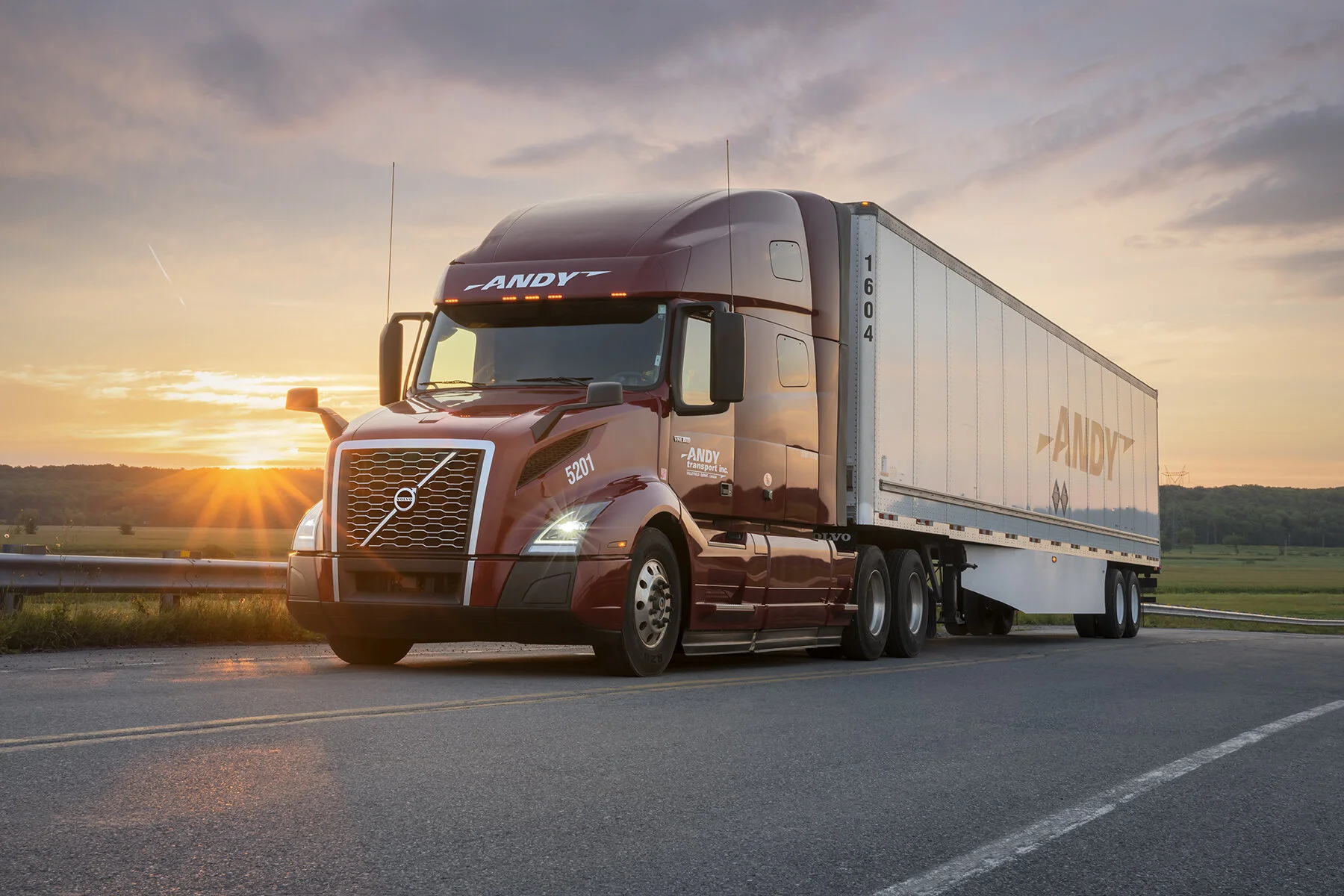 Тягач Volvo Mack 2015
