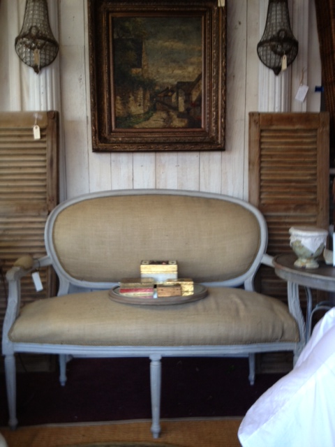 photo.JPGsettee.jpg
