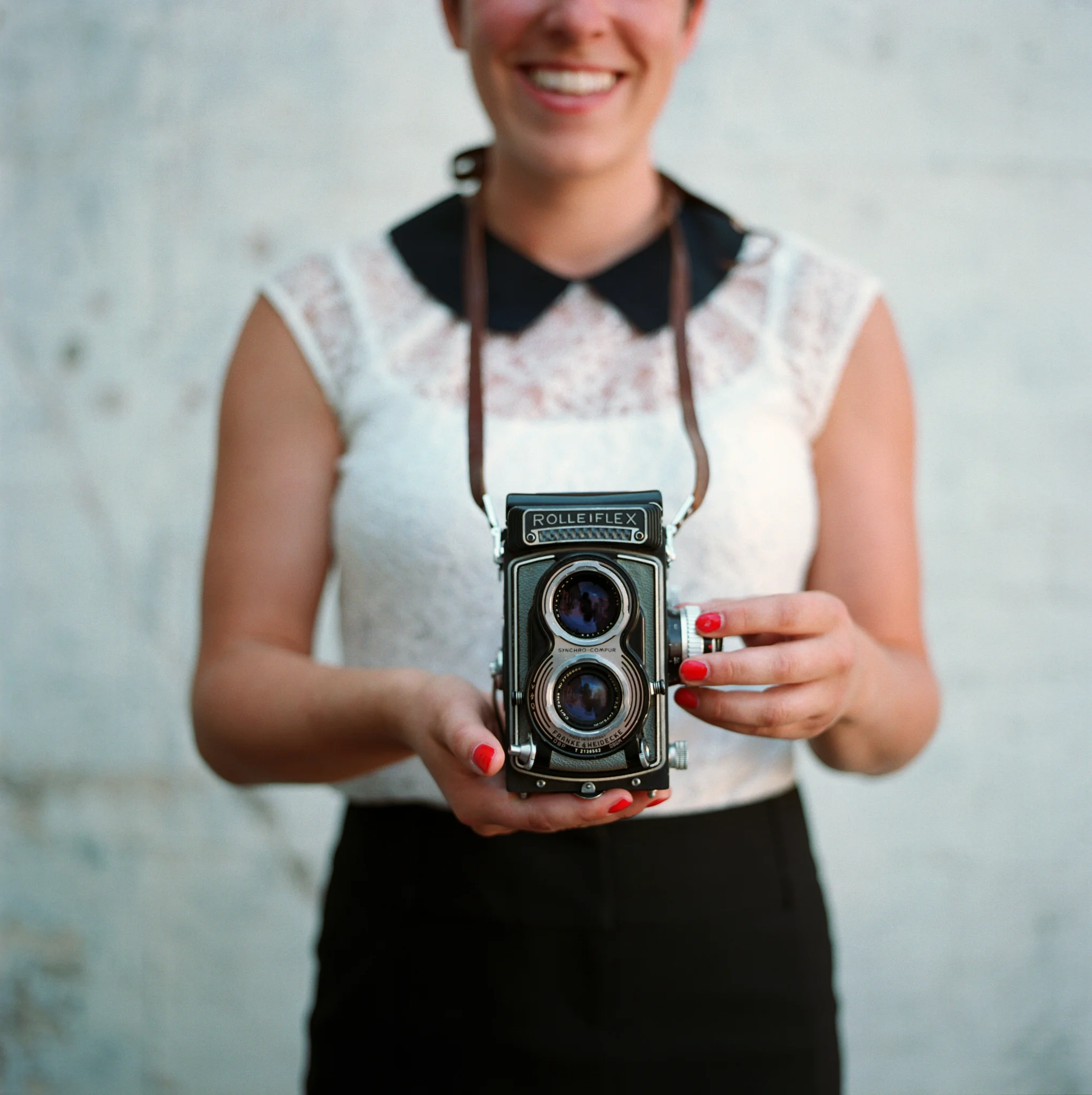 Merilo_sarah-and-her-rollei(2).jpg
