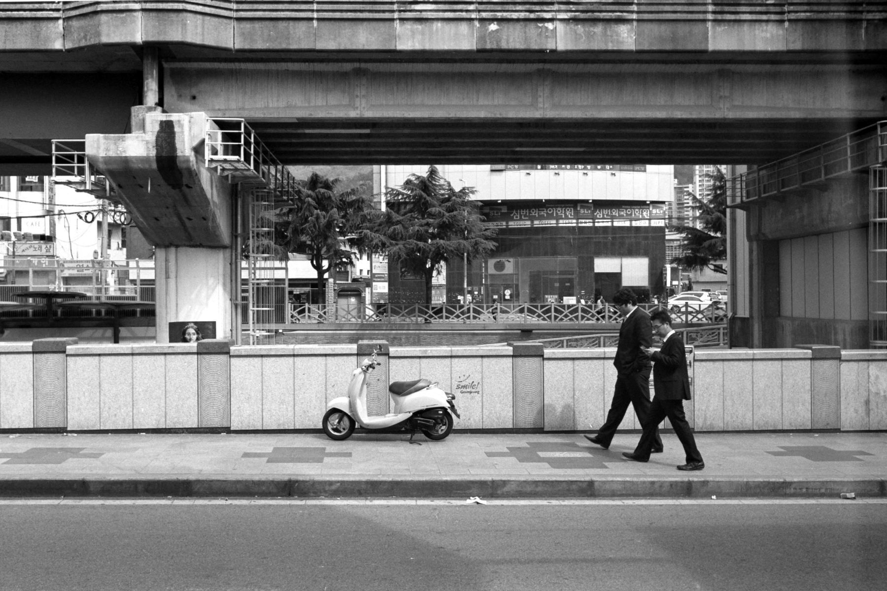 釜山街LeicaIIIfElmar35_GregWilliamson.jpg
