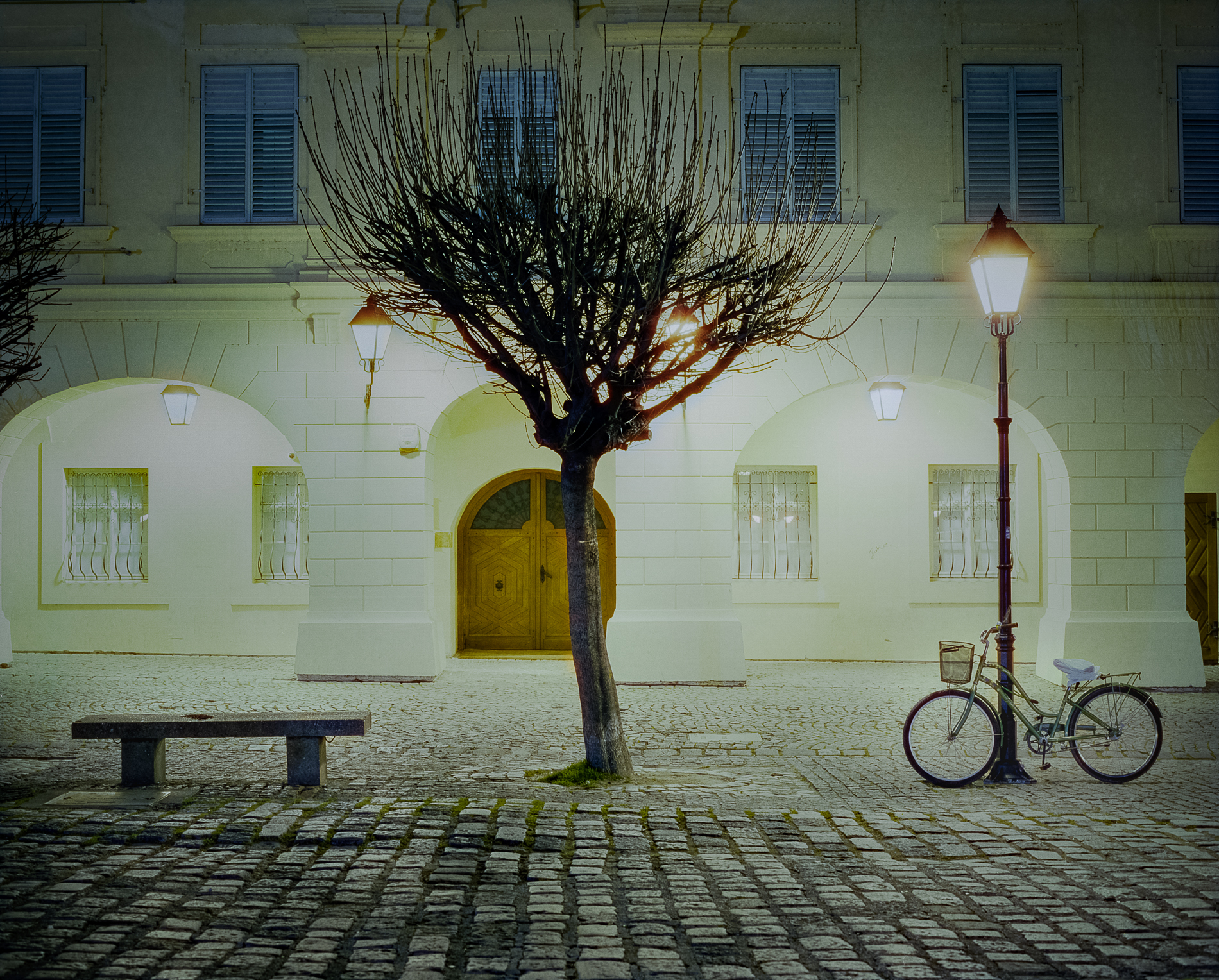 寂静的夜晚| mamiya rz67 proII 110mm f2.8 | cinestill 800T Alpha |科尔内利耶·萨杰勒