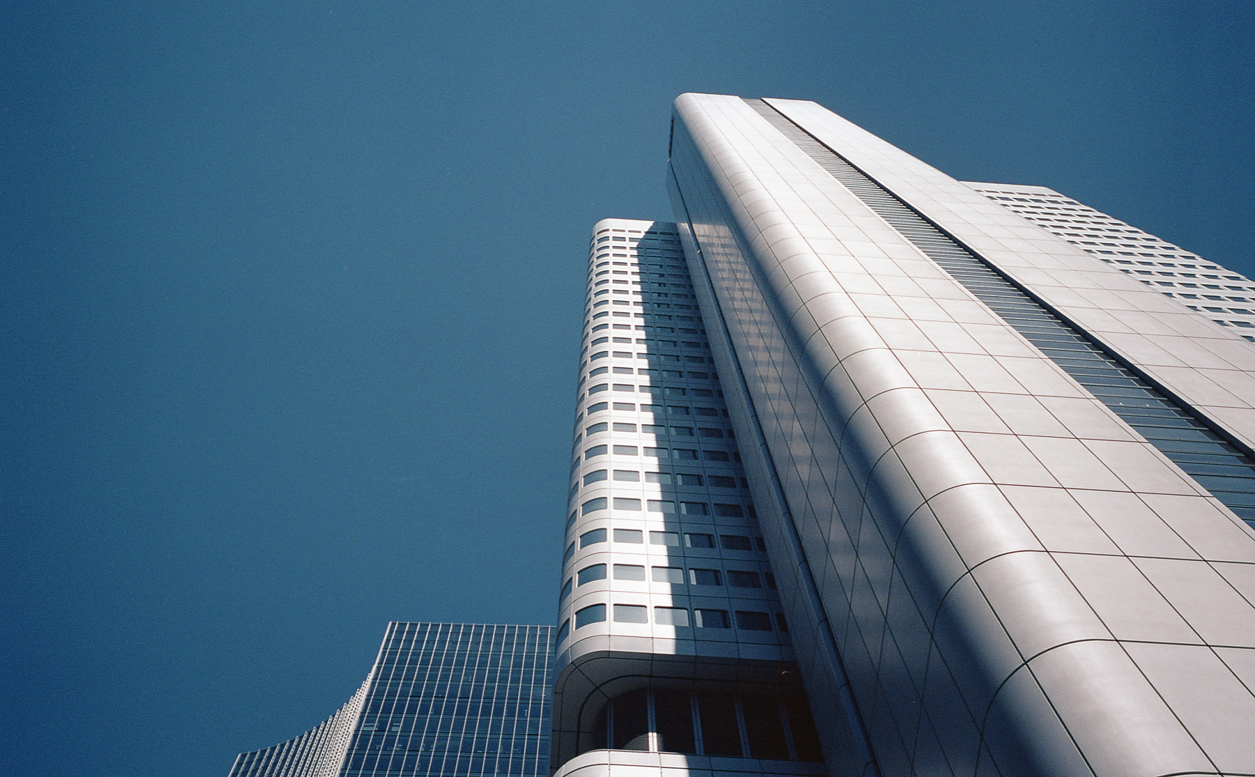 Silberturm |徕卡M6 |蔡司35mm f2.8 | Portra 160 |罗伯特·罗