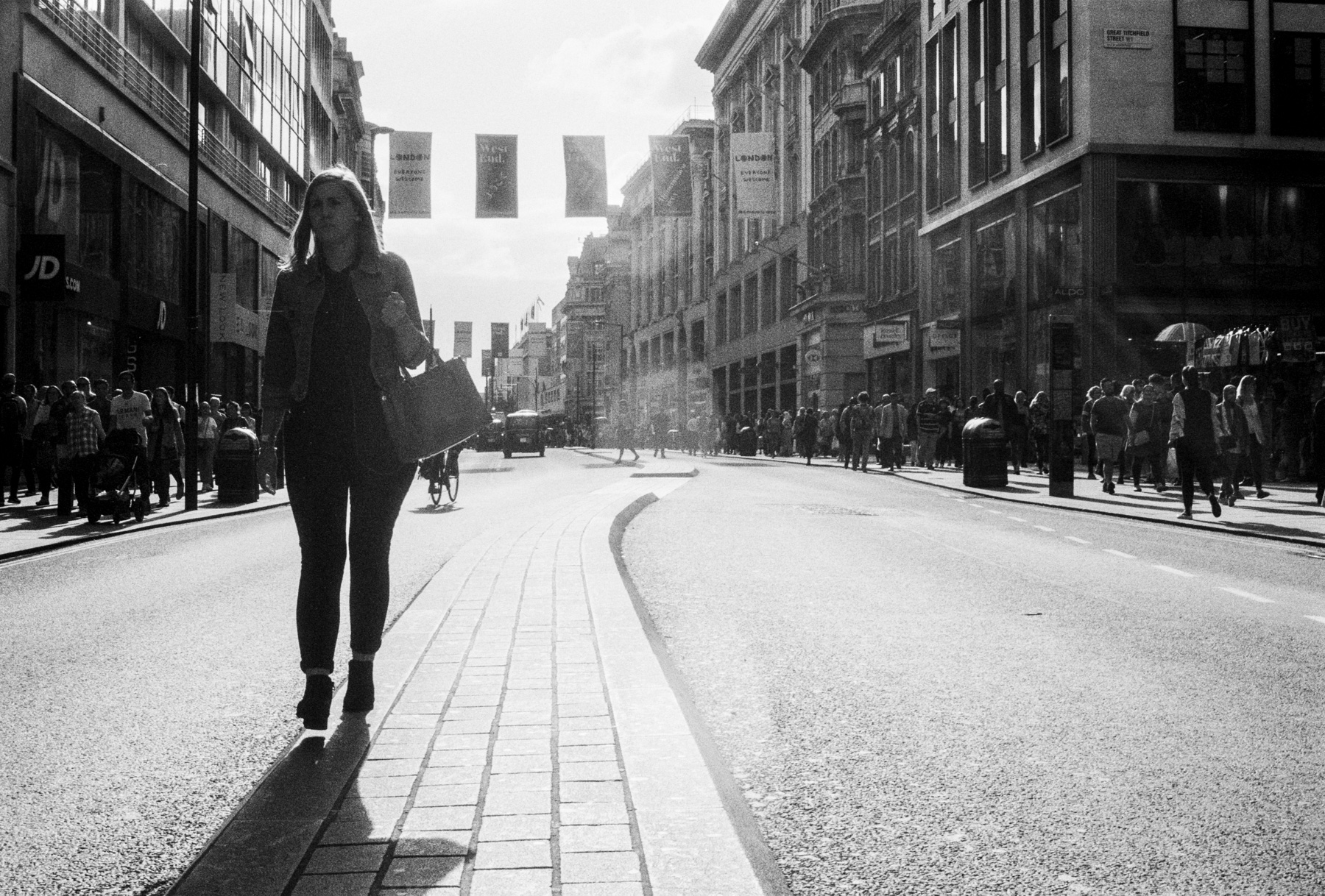 Adam Szczubkowski |步行|带有FD 50-1.4的佳能A-1 | Fomapan 400