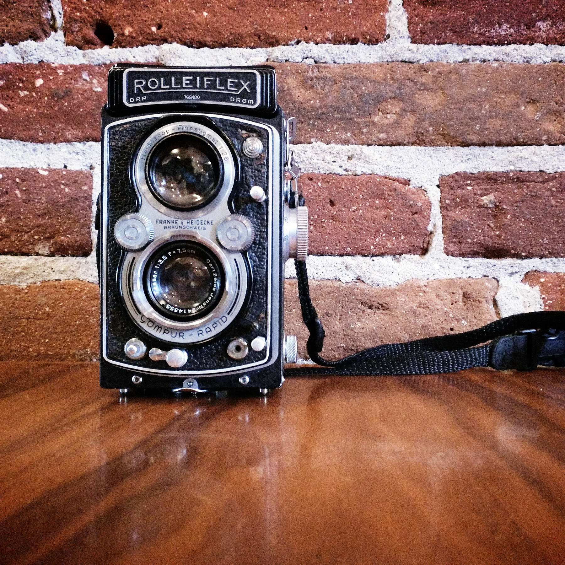 1939年Rolleiflex Automat RF111A与卡尔·蔡司·耶拿·特萨尔7.5厘米f / 3.5(无涂层)
