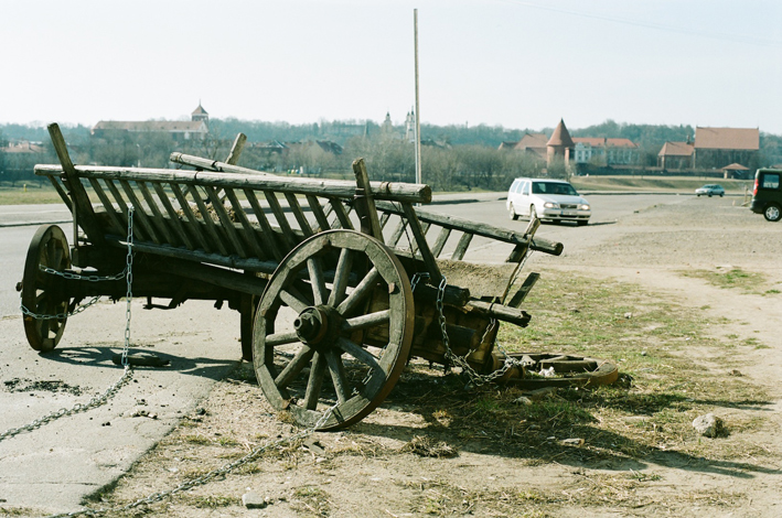 PetrasVileišis的旅行车(在PetrasVileišis桥附近丢失了一个市场广告。PetrasVileišis著名的立陶宛工程师)。