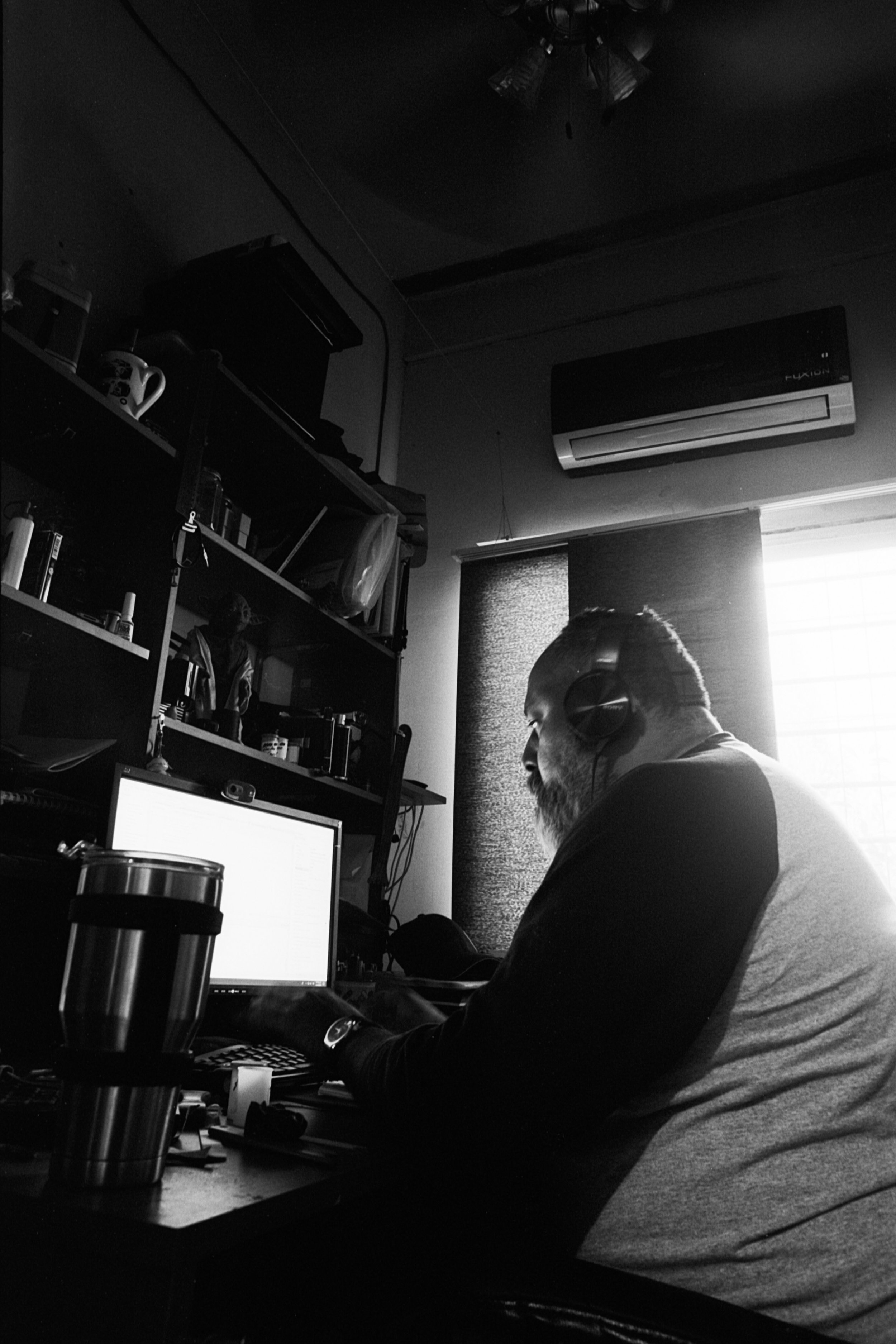 EfrainBojórquez通常,我的摄影工作因日常工作,家庭责任或什至我的其他爱好而退后一步。在有些季节,这似乎使我们不知所措,感觉就像一团串的球,只有完成我们日程安排中所有占据一席之地的工作,才能从中解脱出来。我感到很幸运,能够在形象和身体上将我所有的利益都放在我身边。我的妻子抱怨我的办公室很乱,但实际上所有设计都是有目的的:不要发疯,并提醒自己,当您抬起额头时,总会有其他事情要看无论现在有什么麻烦。