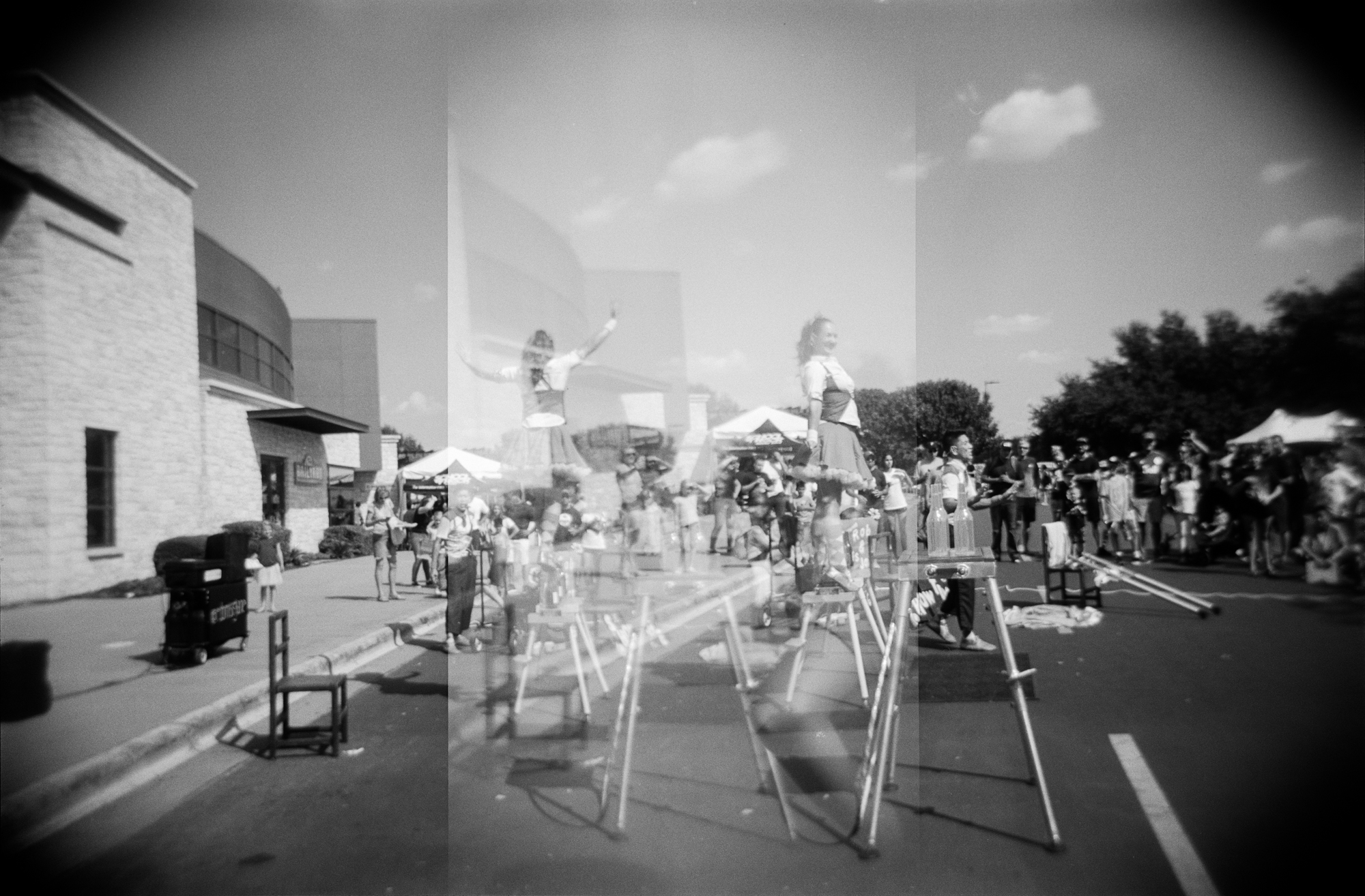 酒瓶行者| Holga 120N |柯达TriX |艾米·杰塞克(Amy Jasek)