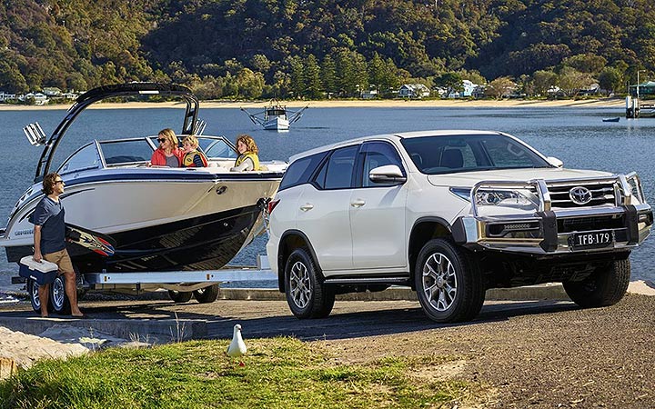 Fortuner-tow-b.jpg