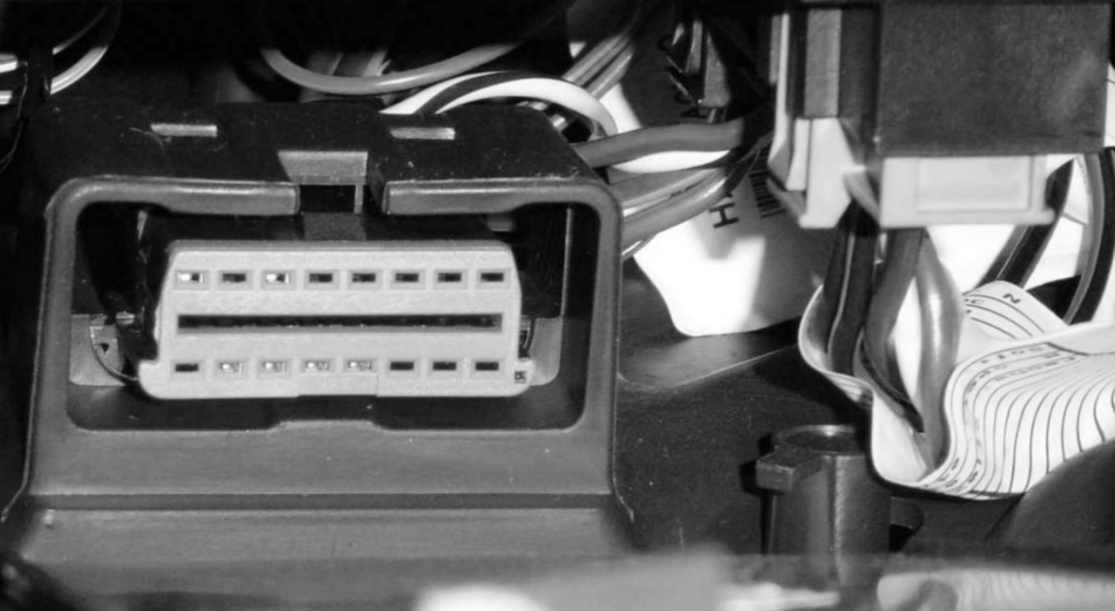 0 OBDii Port.jpg