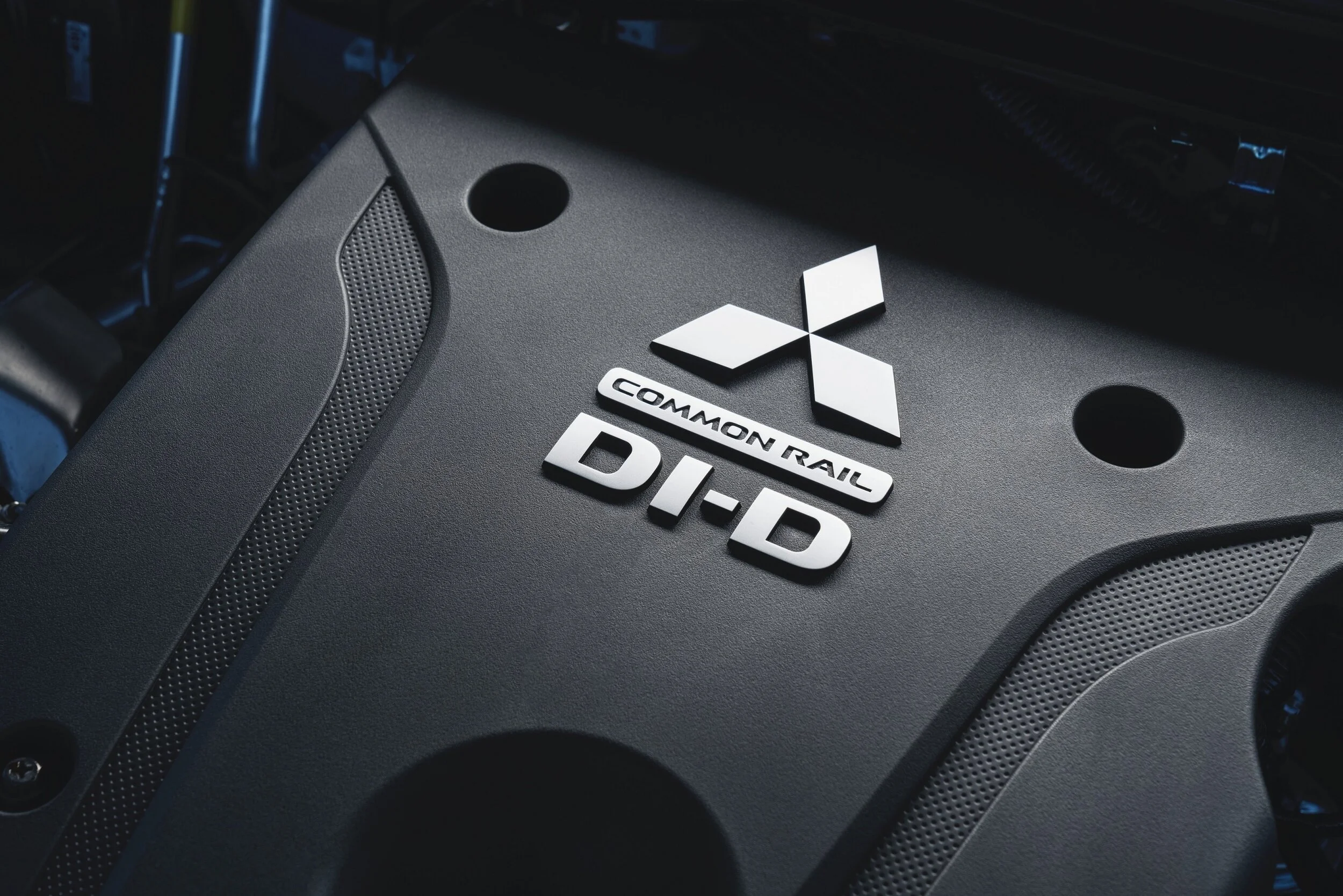 PajeroSport103-small.jpg