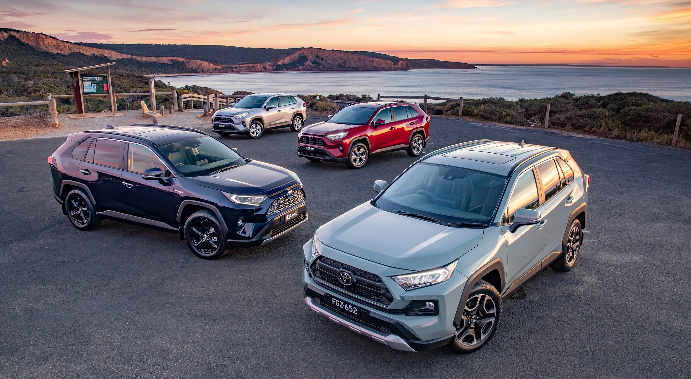 2019+丰田+ RAV4 + RANGE02HR.jpg