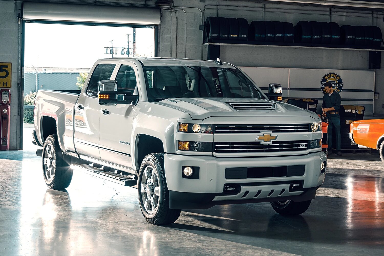 Silverado white.jpg