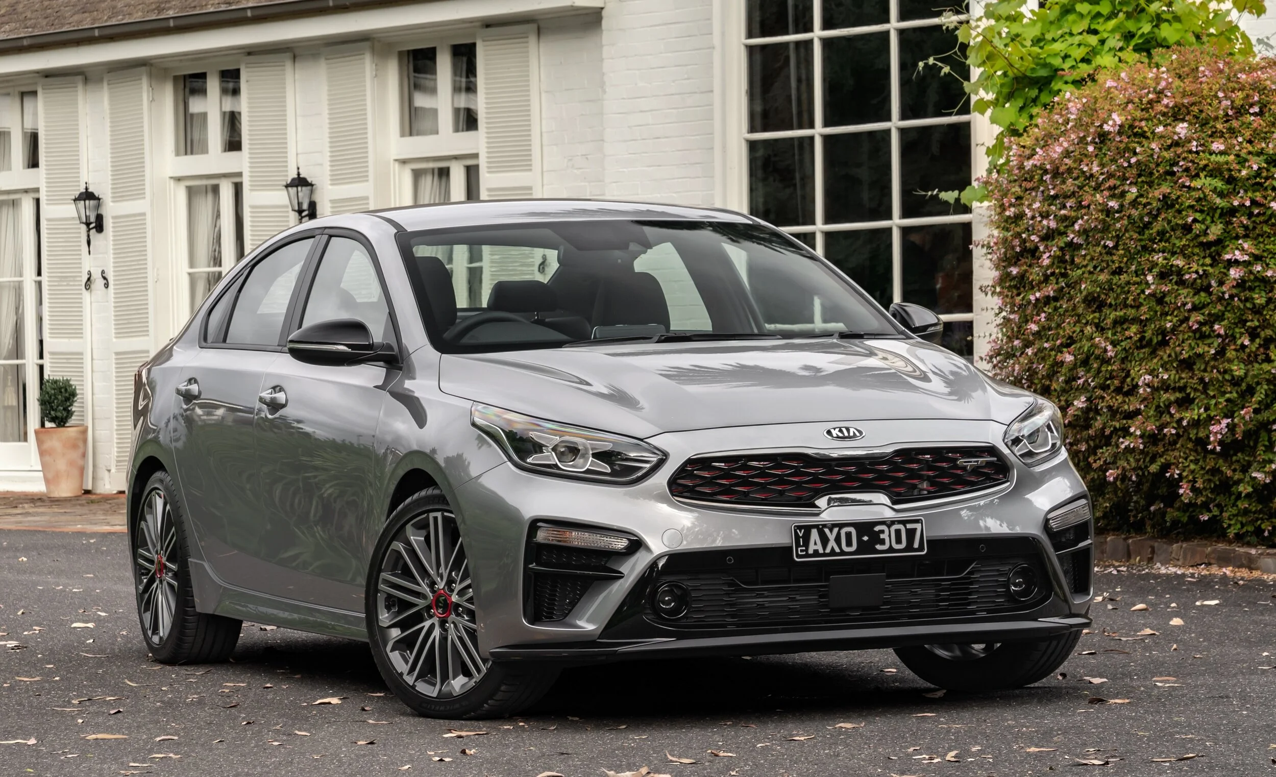 MY19_KIACERATOSEDAN_GT_03.jpg