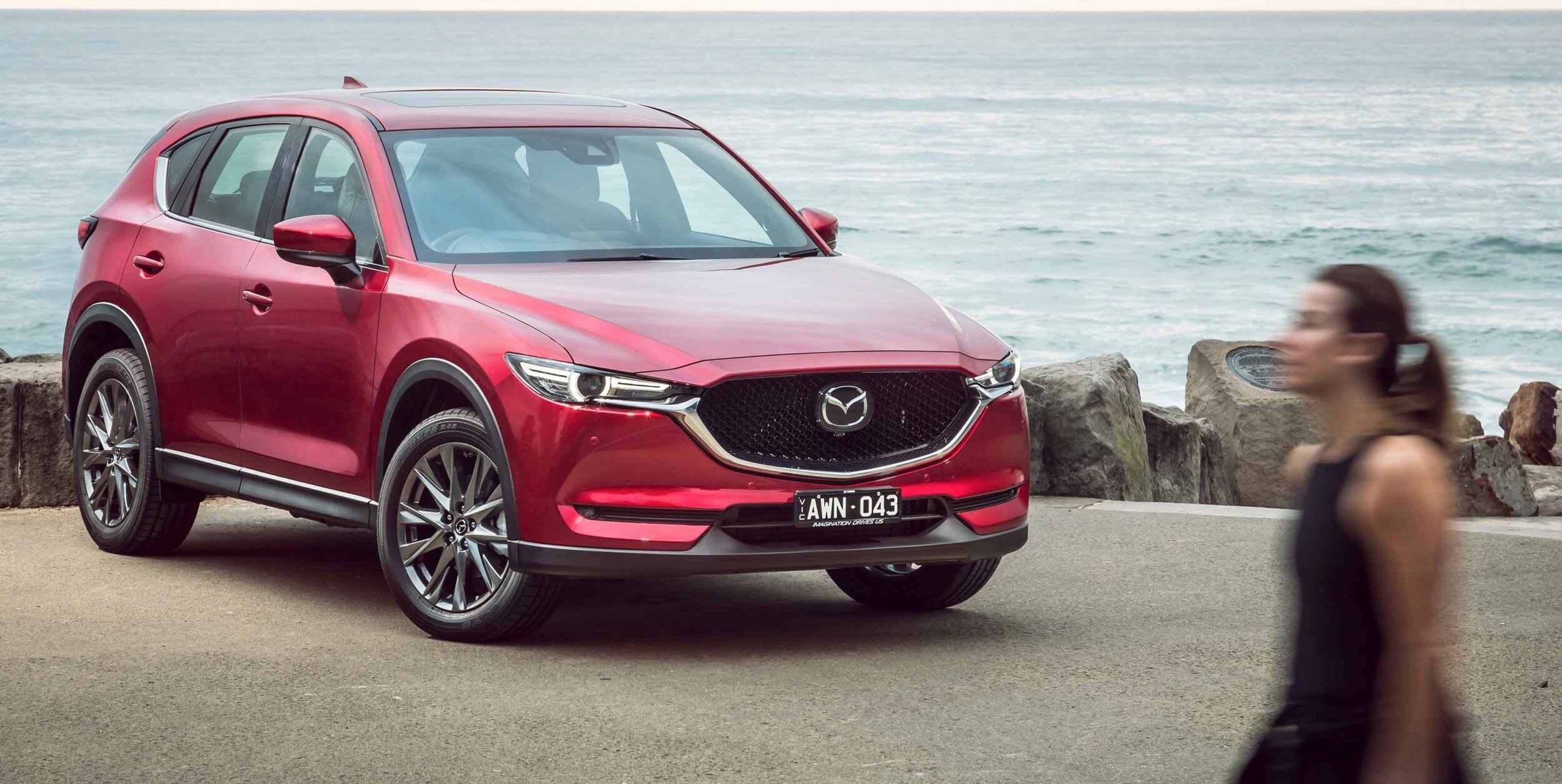 CX-9客观地质疑奢侈品的现状,承认这一点。
