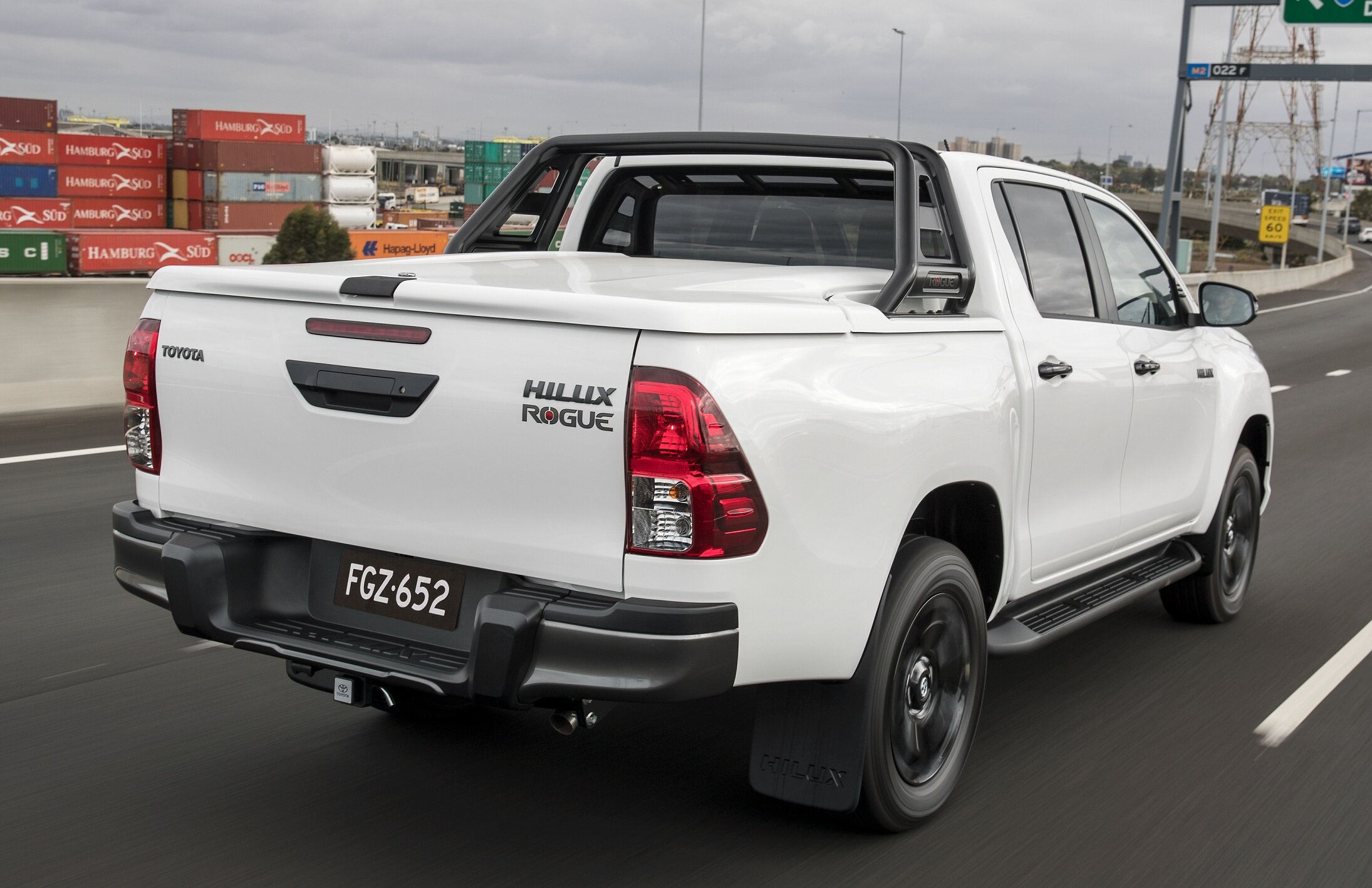 18-HiLux-43hr.jpg