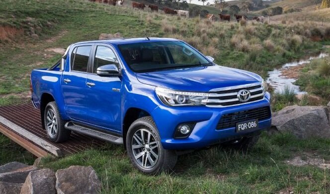 15-HiLux-Reveal-01lr.jpg