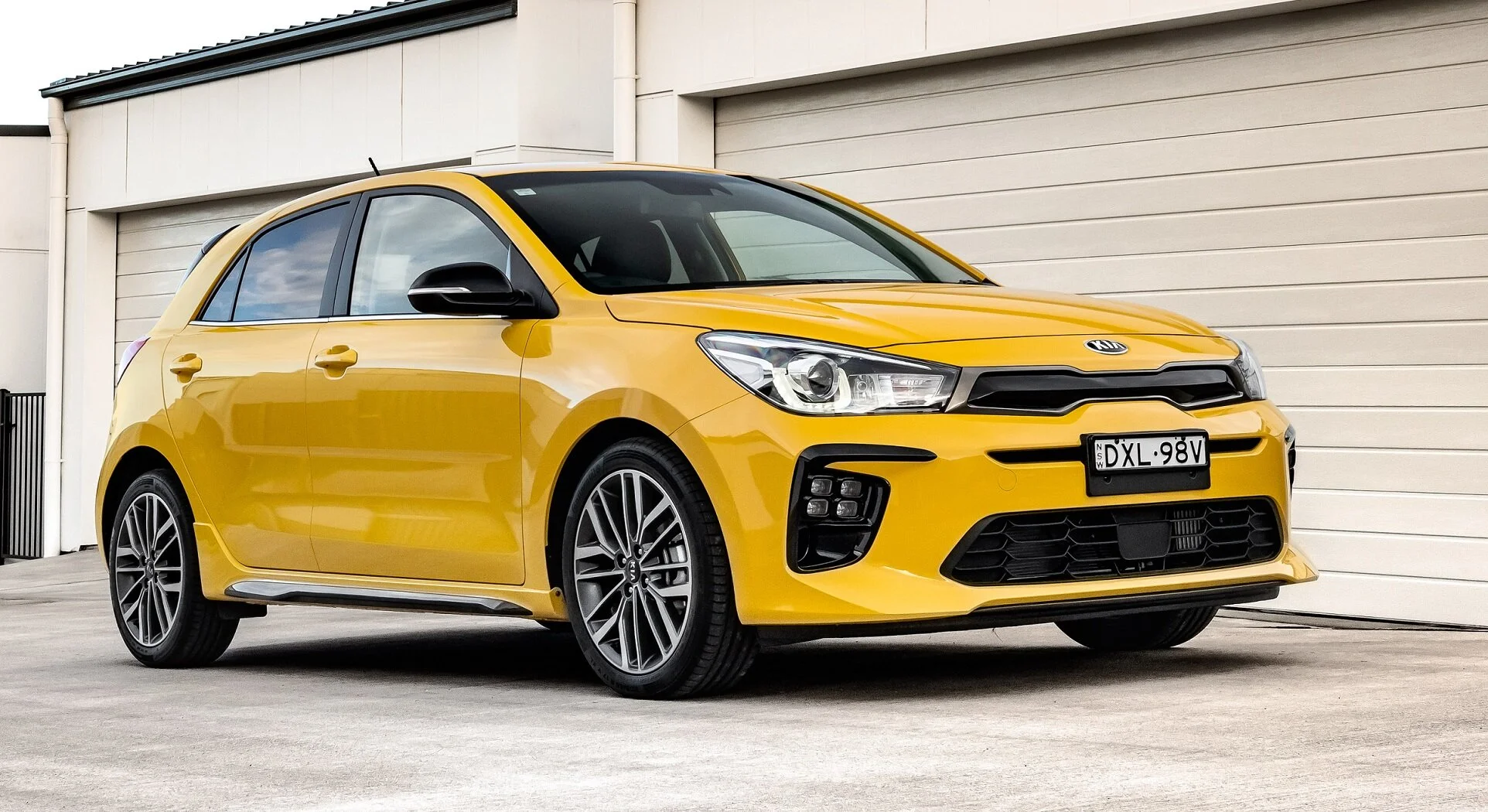 2019-起亚-里奥-GT-Line1.jpg