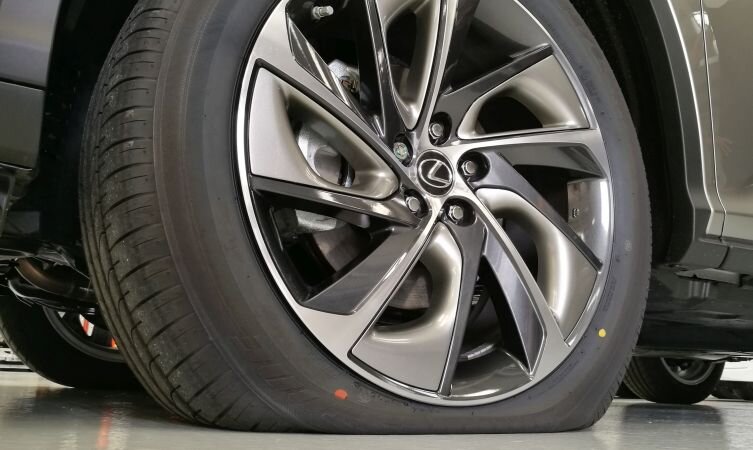 雷克萨斯-TPMS-扁平轮胎.jpg