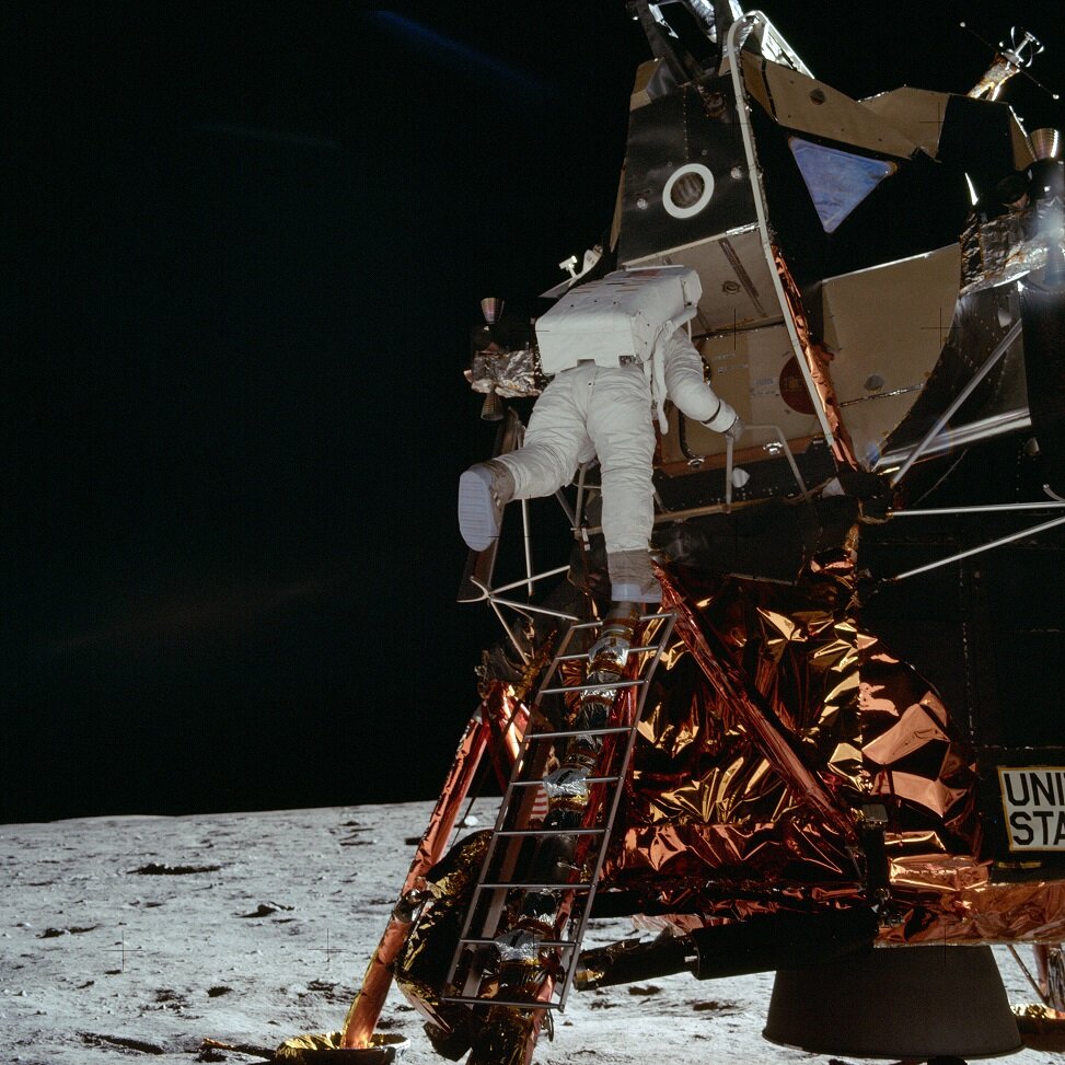 as11-40-5866.jpg