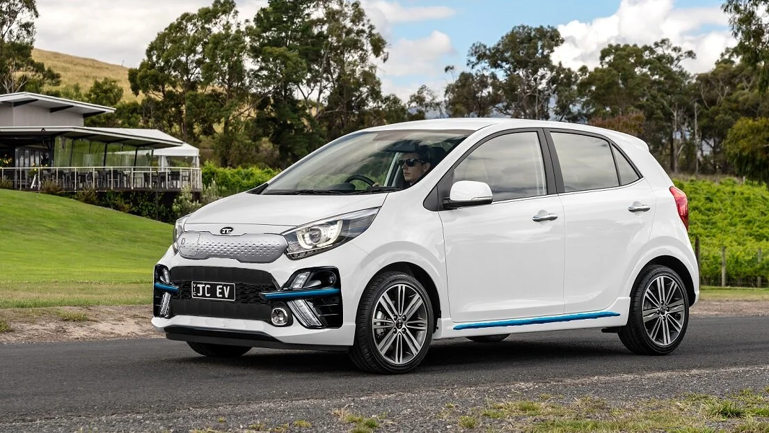 MY19_KIAPICANTO_GT_02.jpg