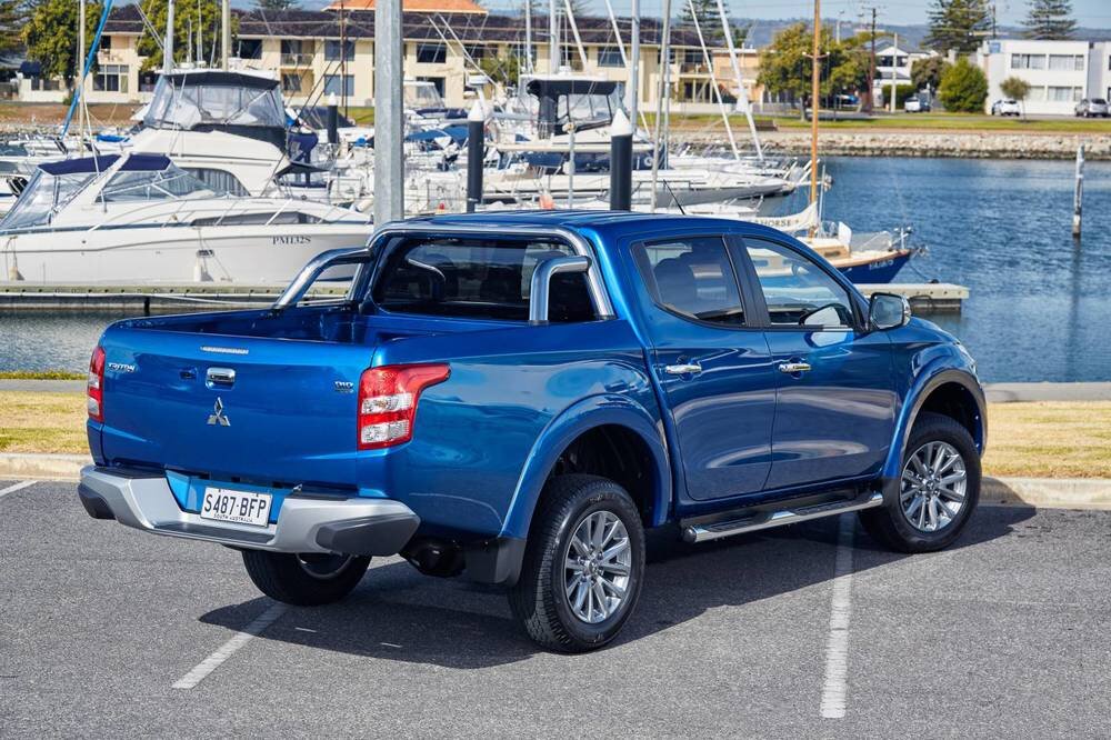 2015+三菱+ Triton + 2.jpg