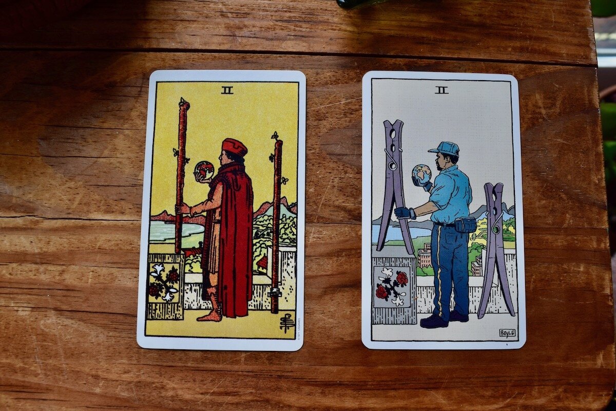 车手韦特·塔罗(Waite Waite Tarot)与费城·塔罗(Philly Tarot),两个魔杖
