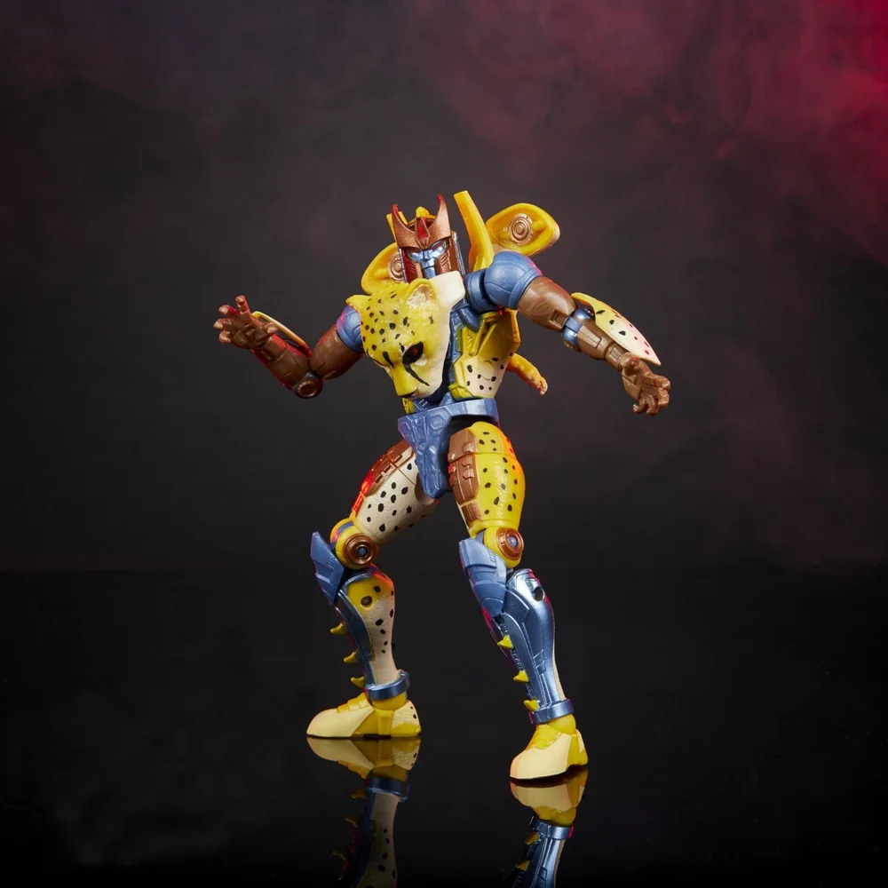 F0739_PROD_TRA_RED_BEAST_WARS_CHEETOR_040_Online_300DPI.jpg