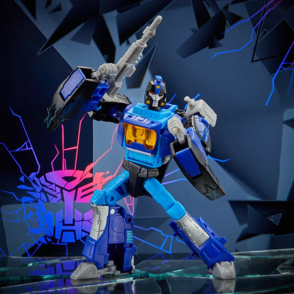 F2705_PROD_TRA_GEN_Blurr_002_Online_2000SQ.jpg