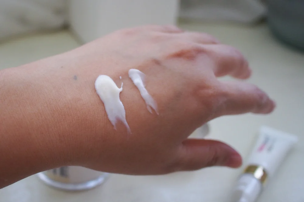 Snail White swatches.jpg