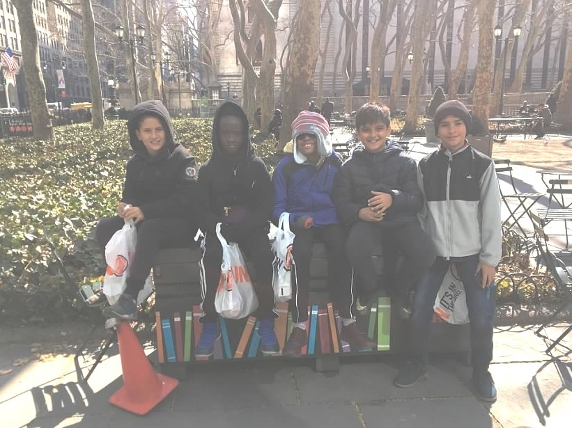 男孩+ ny + library.jpg