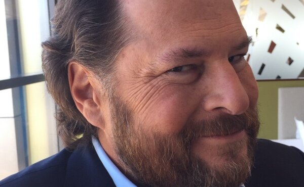 有线报道马克·贝尼奥夫(Marc Benioff)吹牛的捐款