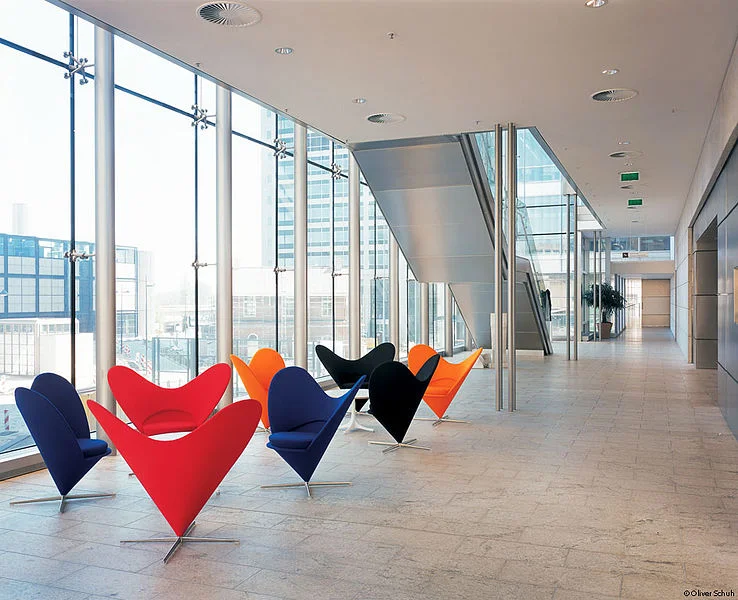 738px-Verner_Panton_-_Heart_Cone_chairs
