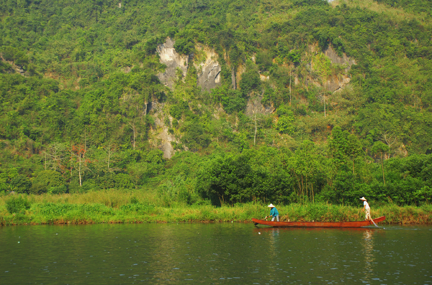 77F6E50321620024-VIET16.JPG.