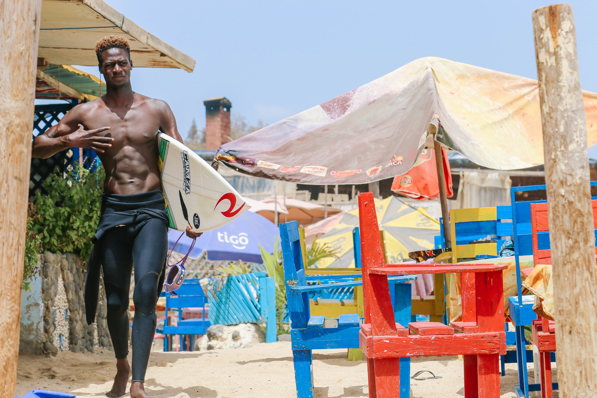 leelitumbe_spiritedpursuit_senegal_dakar_surf-149.jpg