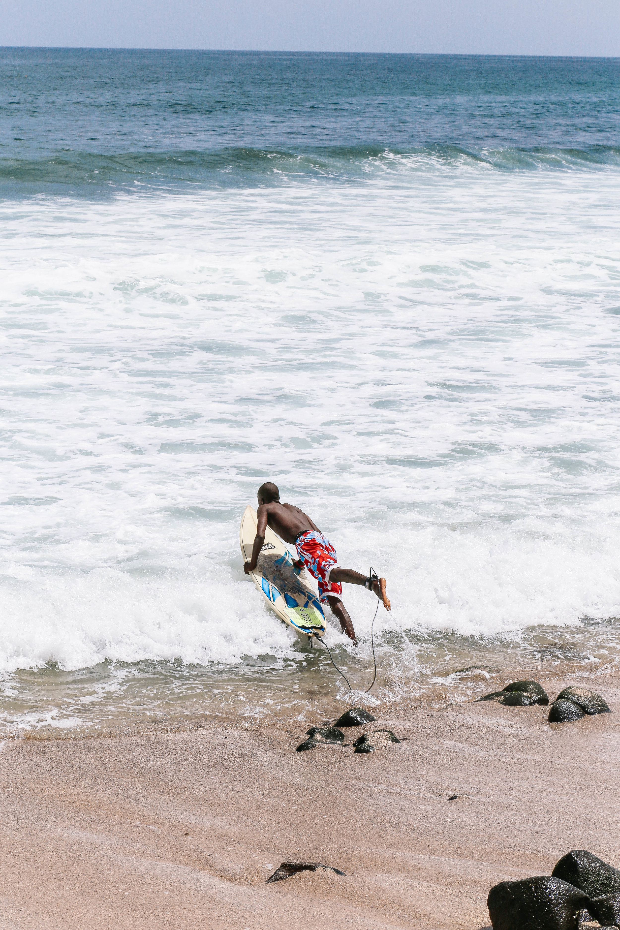 leelitumbe_spiritedpursuit_senegal_dakar_surf-146.jpg