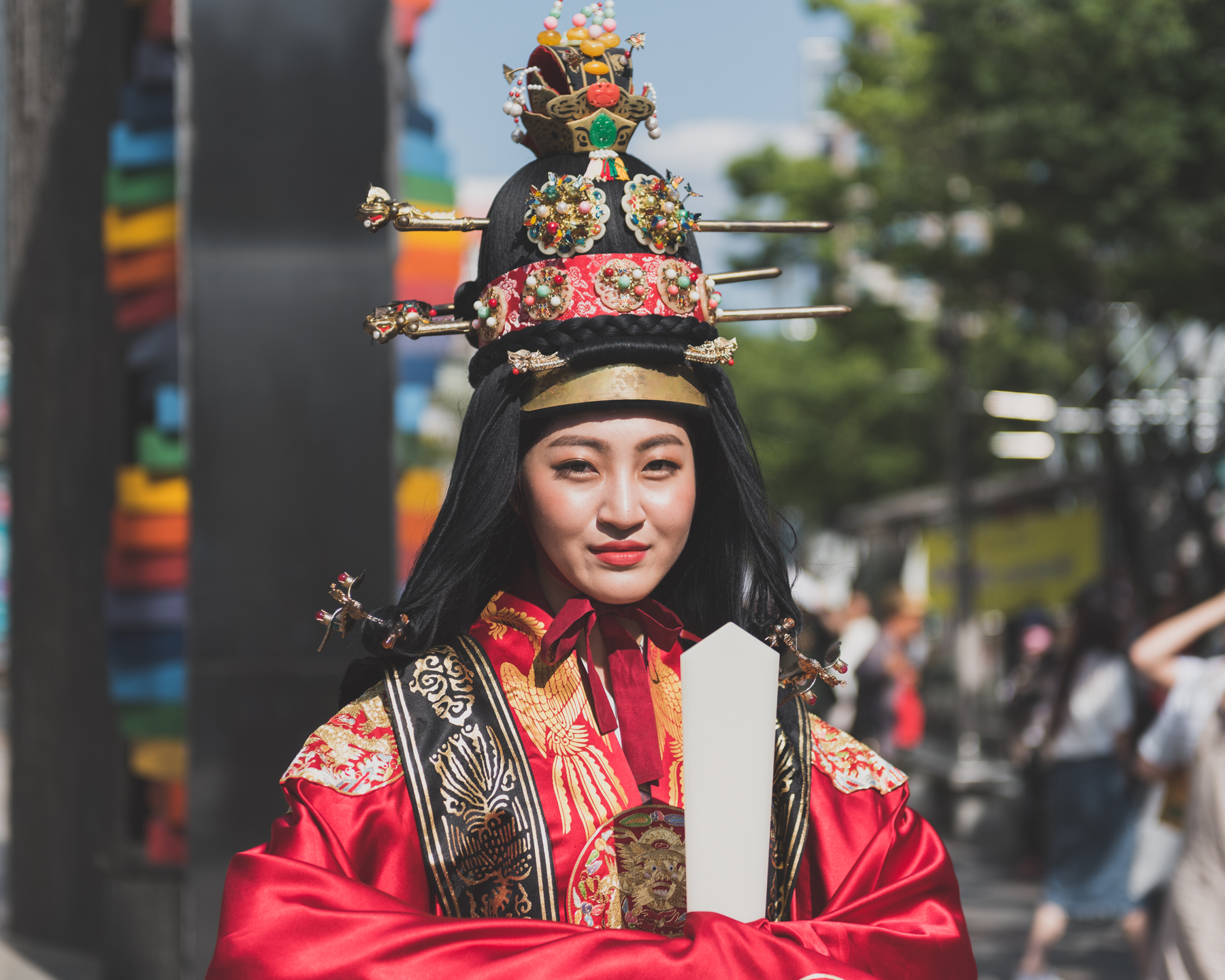 传统服饰的女士