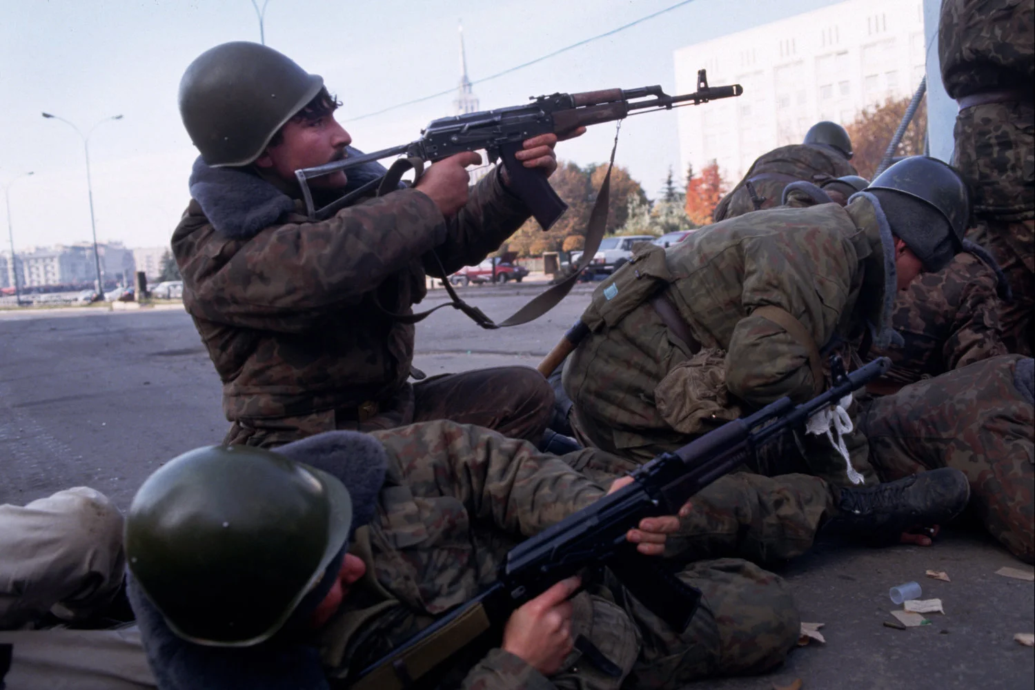 белый дом в москве обстрел