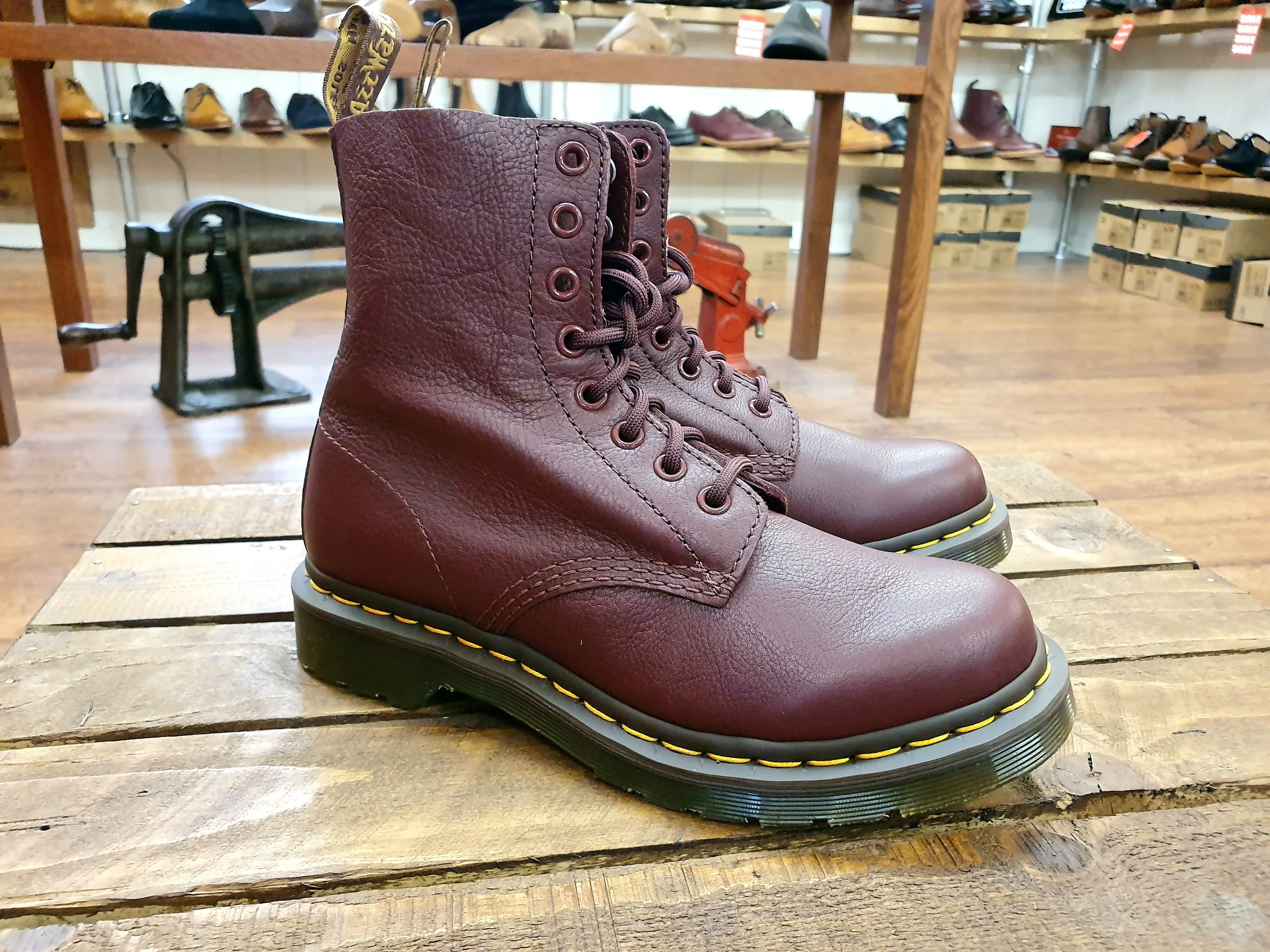 dr martens pascal virginia cherry red