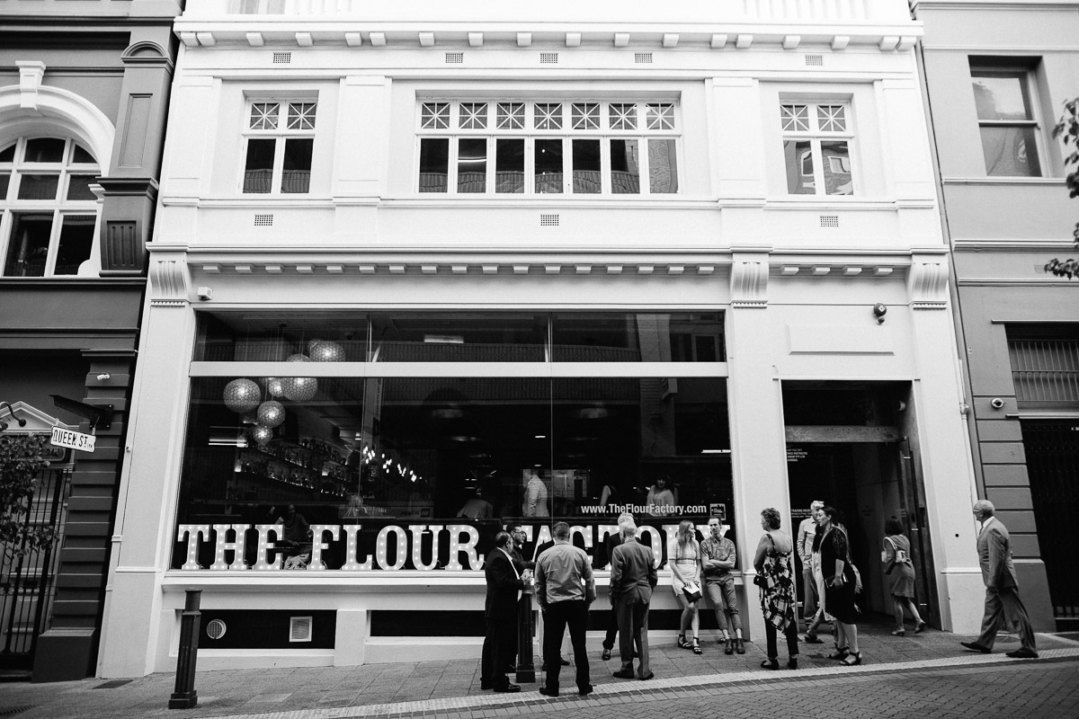 佩吉·萨斯(Peggy Saas)-珀斯(Perth)婚礼摄影师-面粉厂(Flour Factory)婚礼招待会-28.jpg
