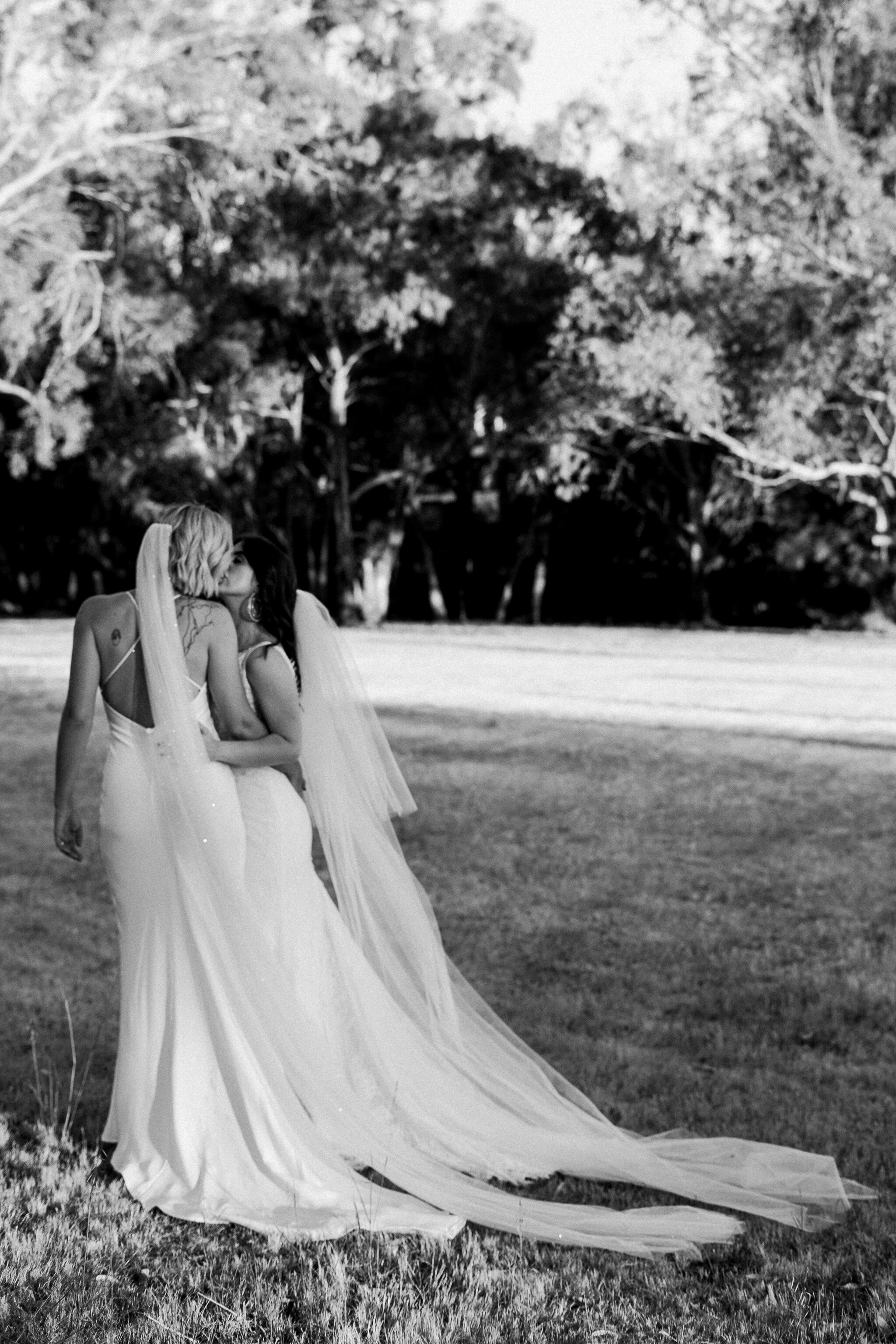 佩吉·萨斯(Peggy Saas)-珀斯(Perth)婚礼摄影师-上游酿酒厂-LGBTQ同性婚礼-23.jpg