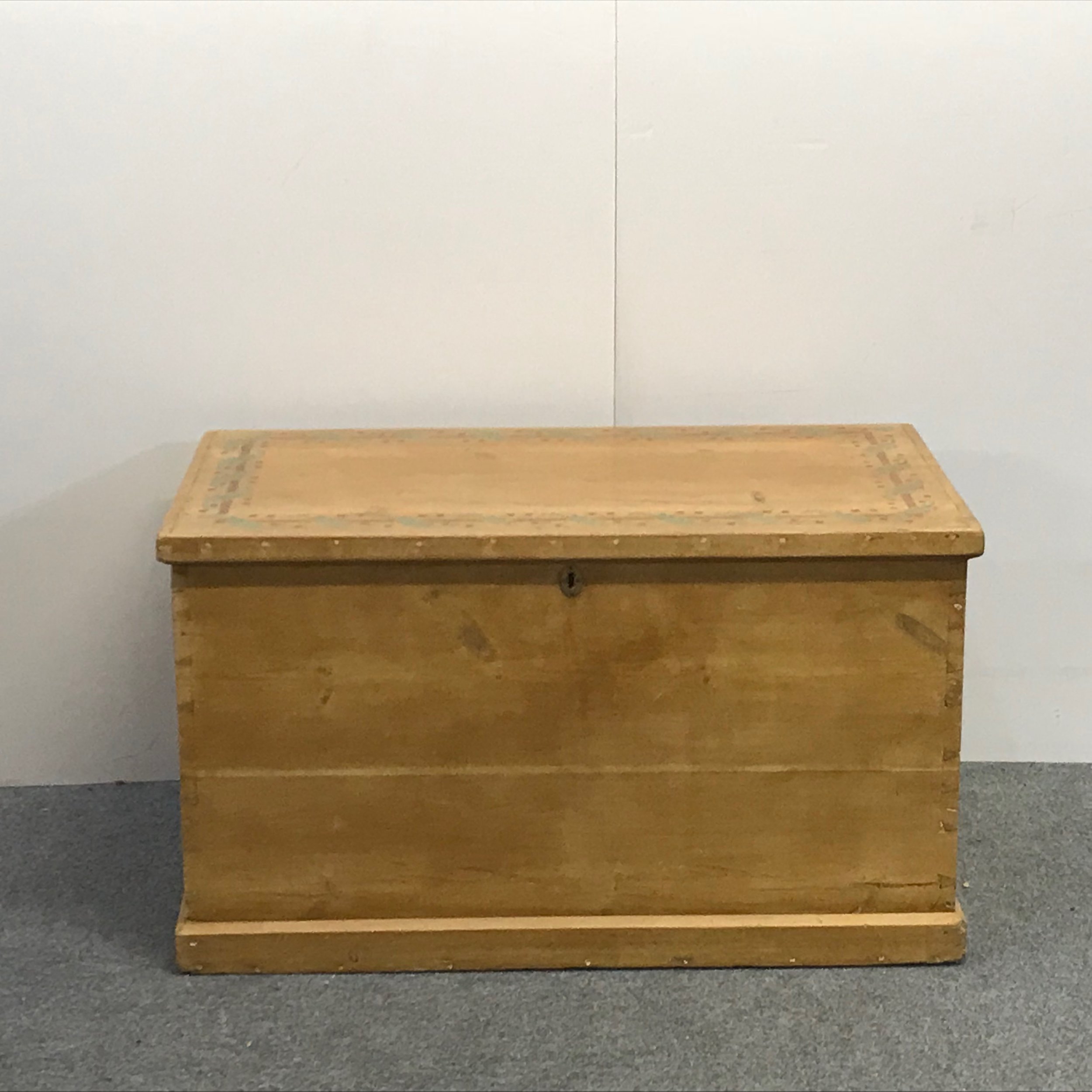 Victorian Pine Blanket Box With Painted Lid Pinefinders Old Pine