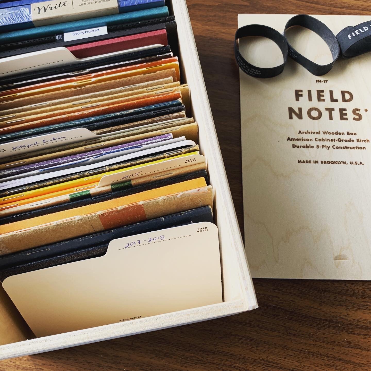 我仍然有梦co以求的Field Notes档案盒,它们将成为出色的节日礼物,尤其是塞满新式口袋笔记本的时候!