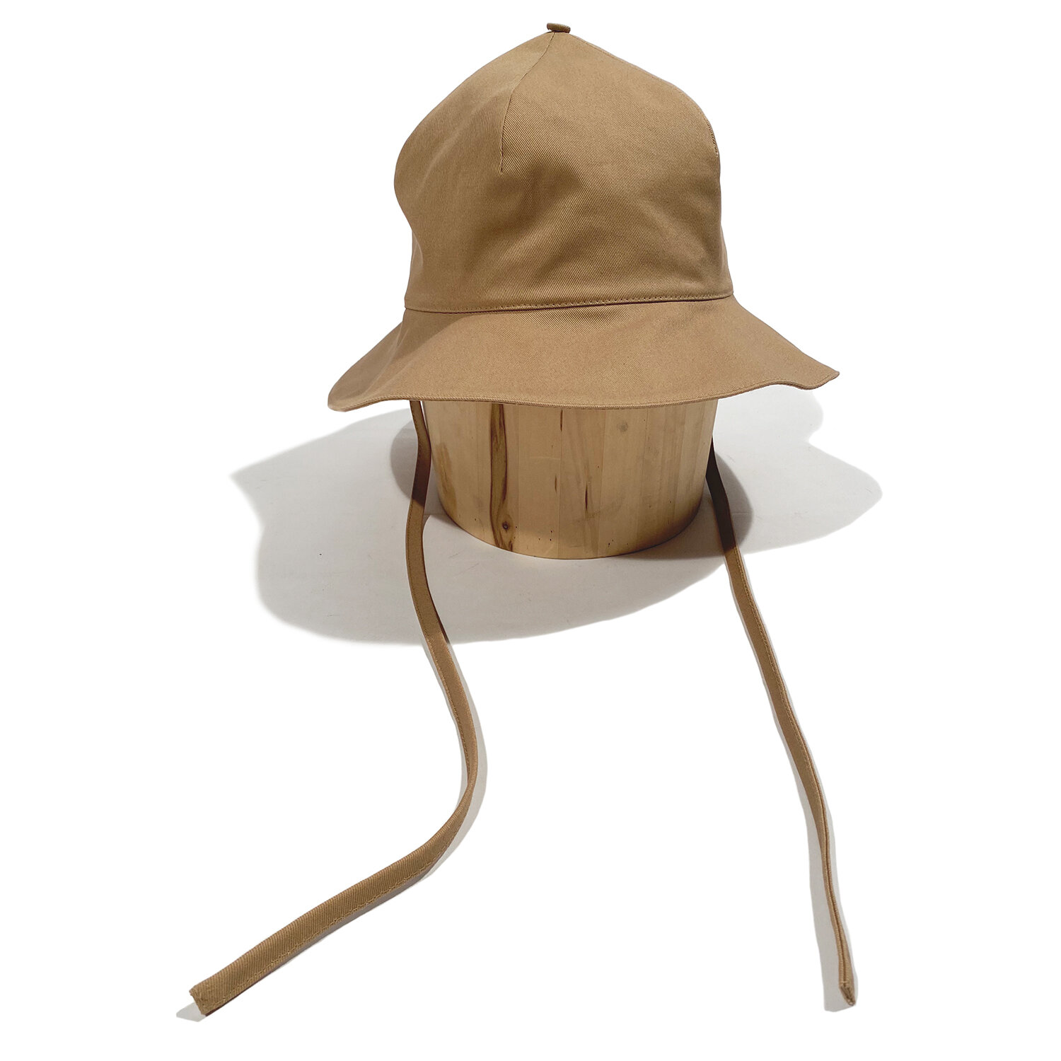 long brim bucket hat