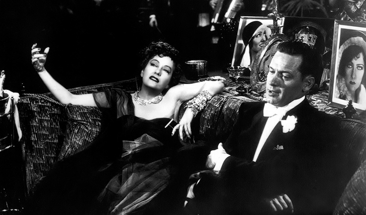 格洛丽亚·斯旺森(Gloria Swanson),《日落大道》中的诺玛·戴斯蒙德 1950年。买下这些手镯!