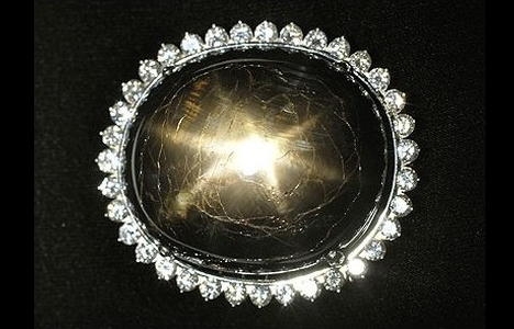 昆士兰州的黑星(已不再公开展示)为733克拉。