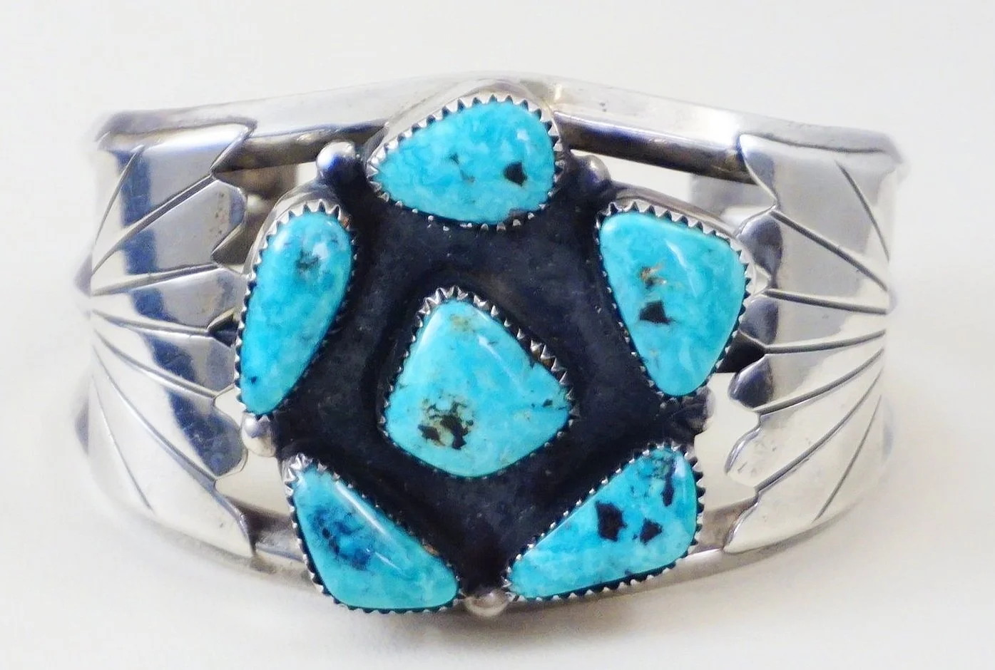 Sunbursting Turquoise Vintage Navajo Native American Jewelry Silver Bracelet Sunbursting Turquoise Vintage Navajo Native American Jewelry Silver Bracelet