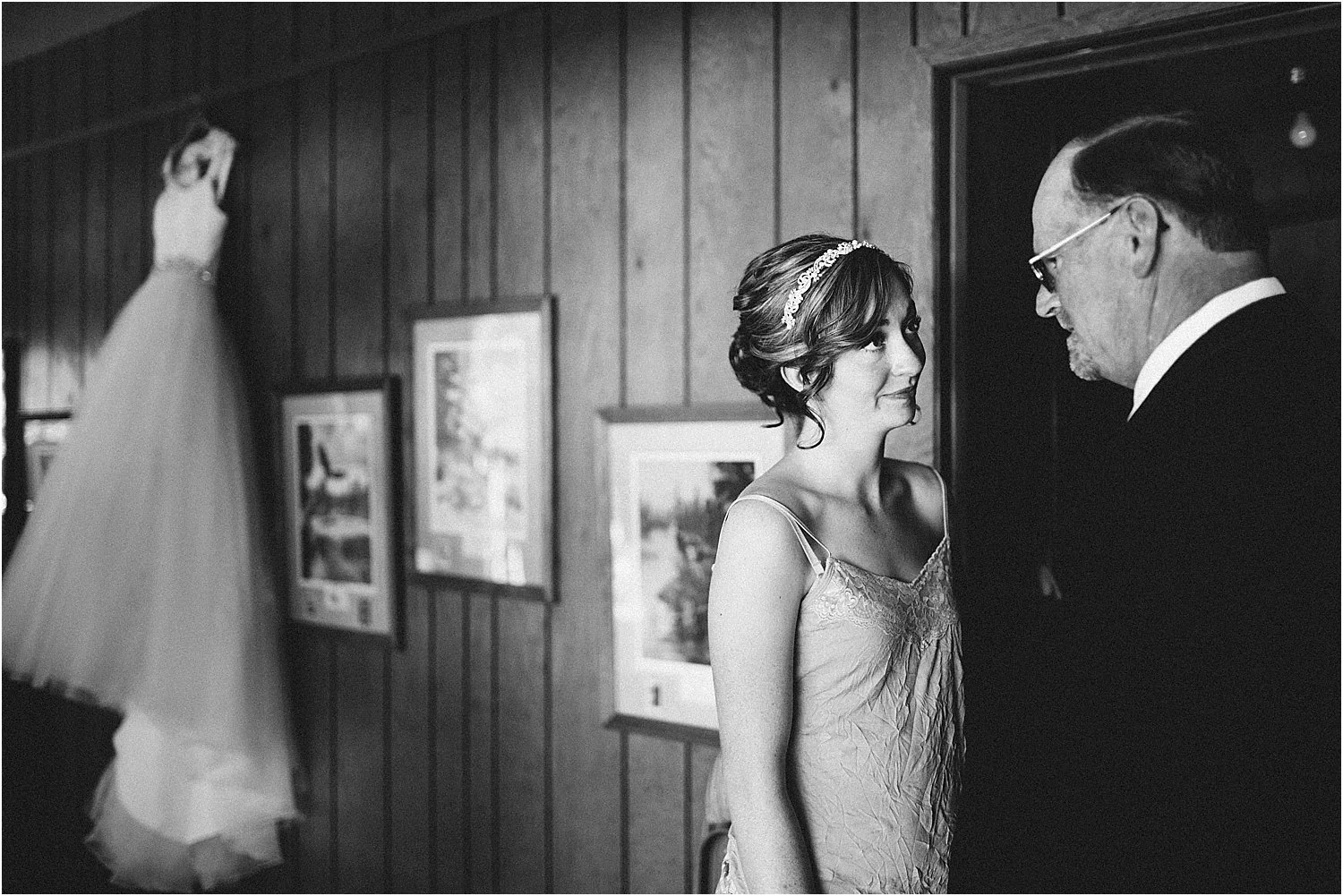 OregonweddingPhotographapher-10.jpg.
