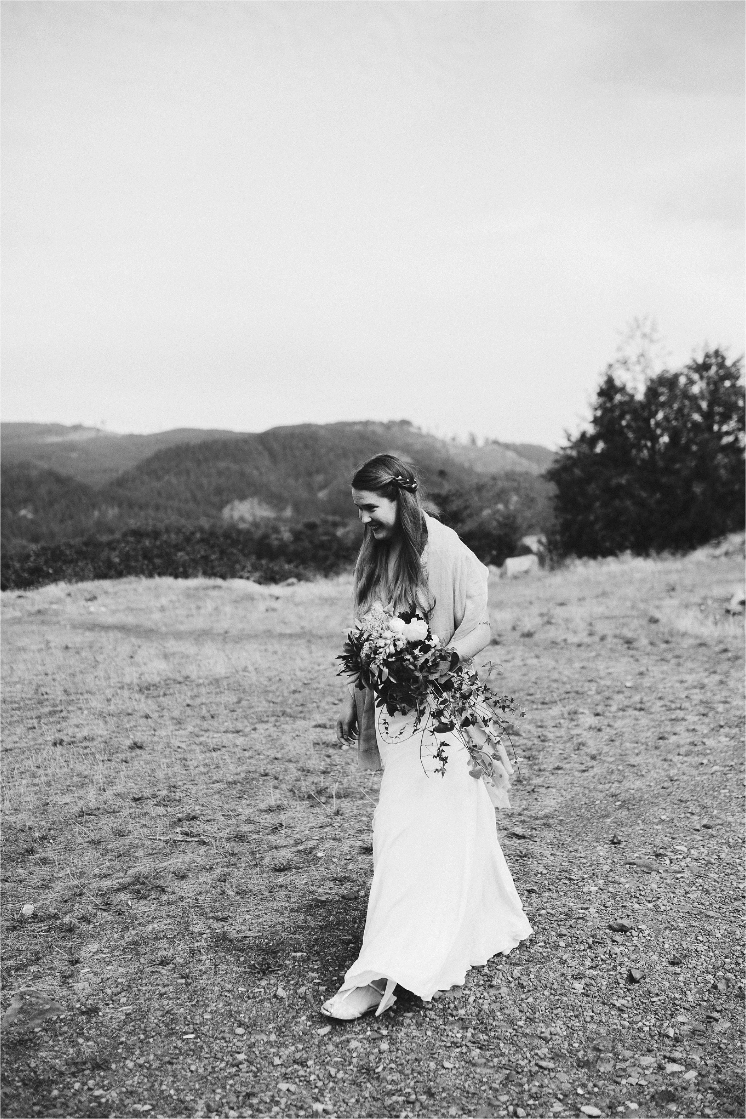 哥伦比亚河 - 峡谷 - Elopement-29.jpg