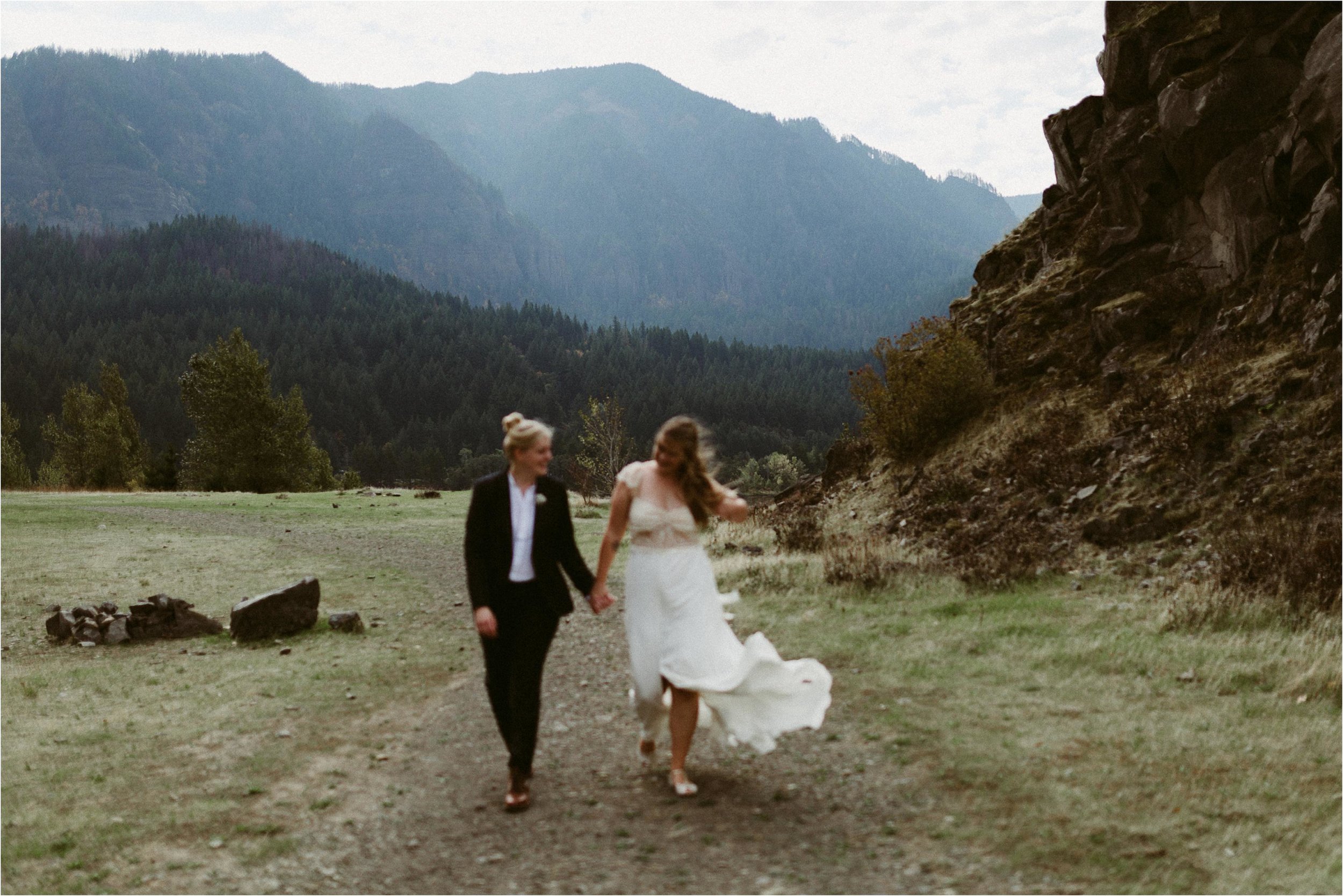 哥伦比亚河 - 峡谷 - Elopement-67.jpg