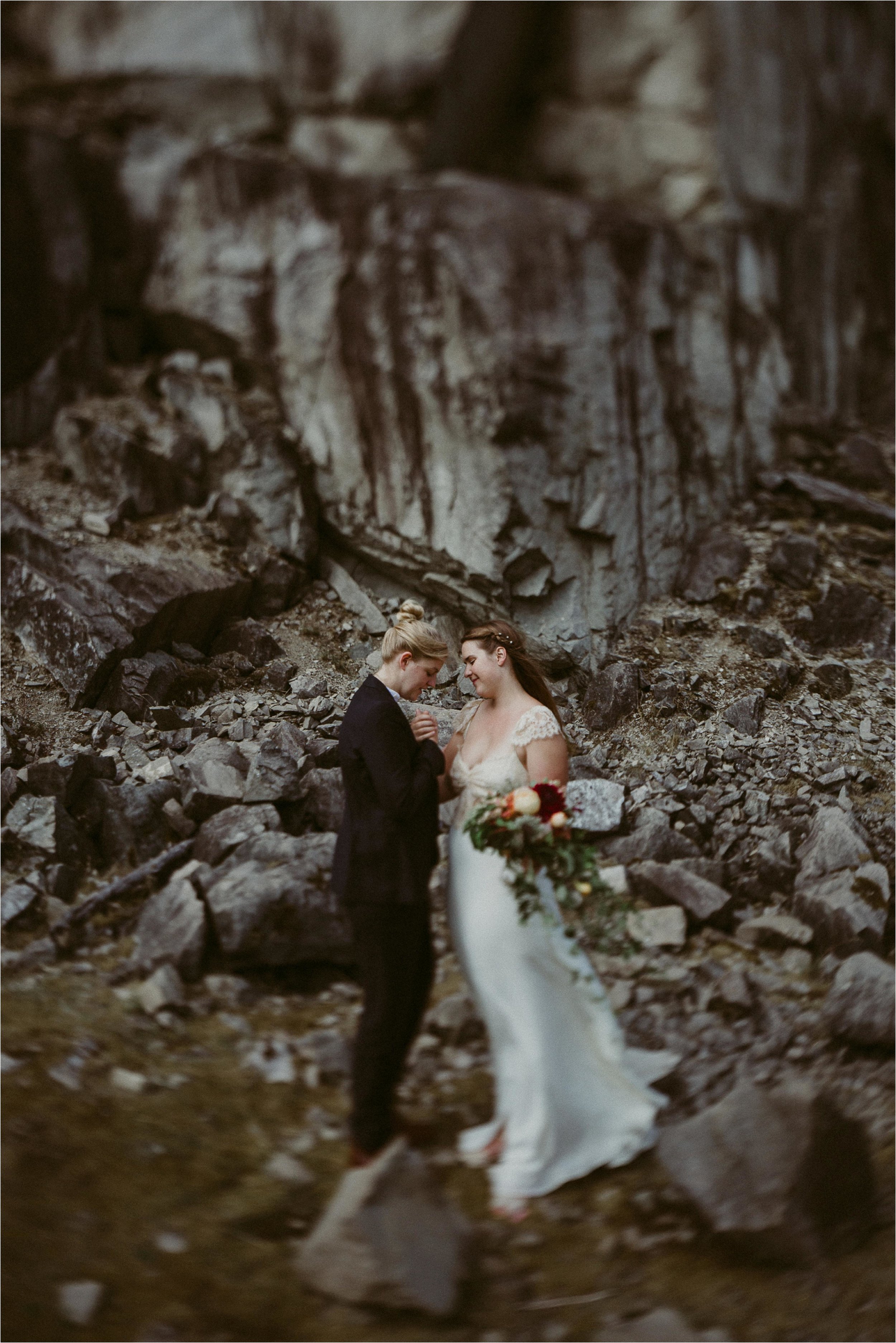 哥伦比亚河 - 峡谷 - Elopement-102.jpg